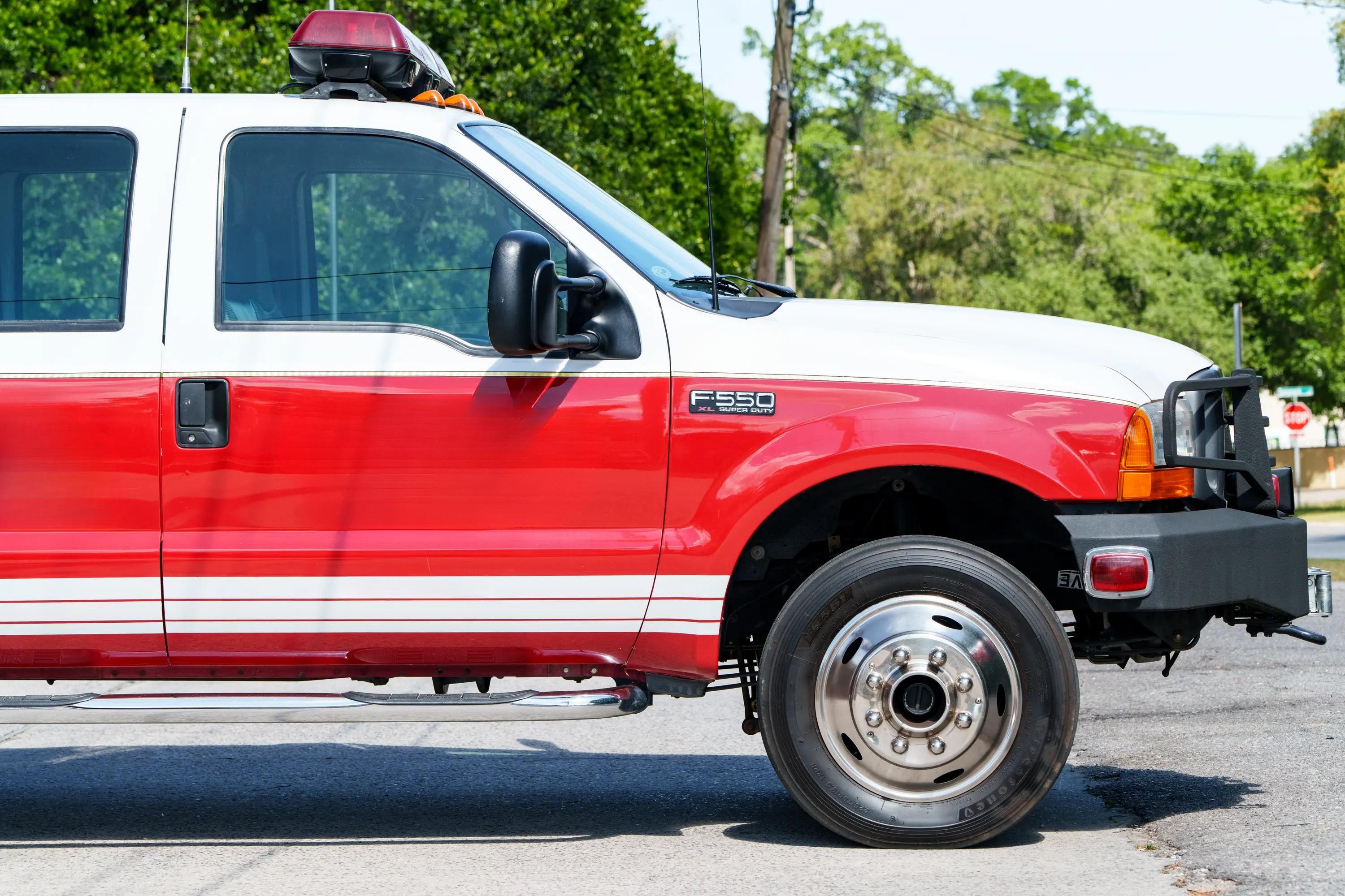 2000 Ford F-550 4x4 Brush Truck - image 49