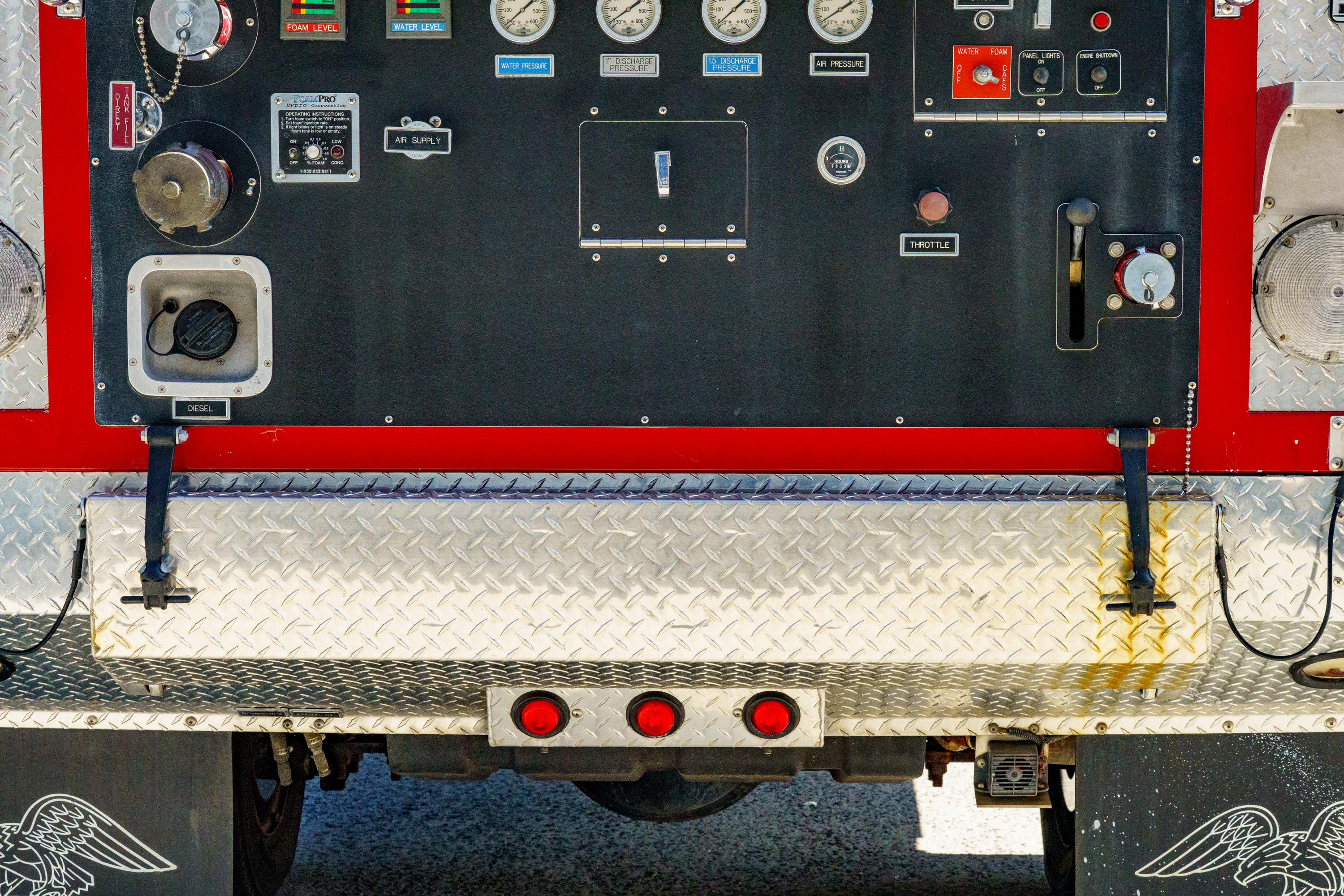 2000 Ford F-550 4x4 Brush Truck - image 34