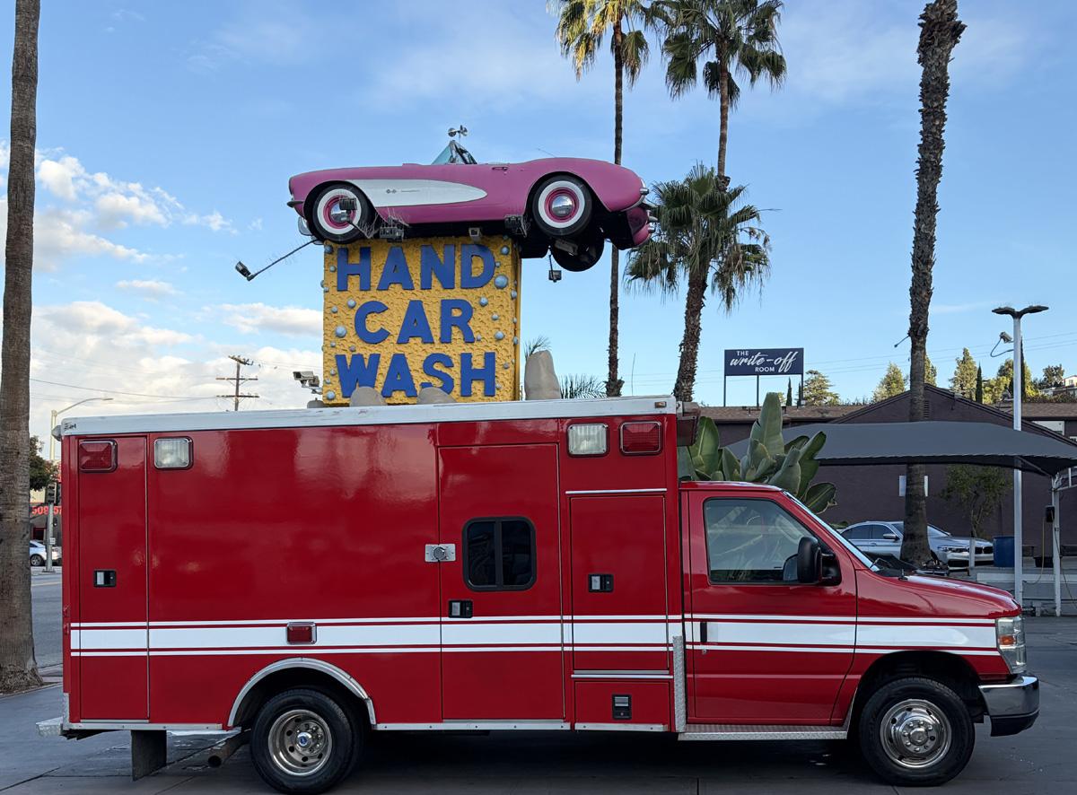 2005 Ford e450 Type III Ambulance - image 3
