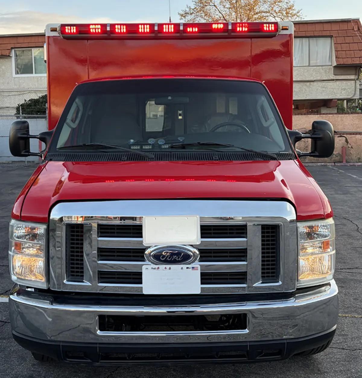 2005 Ford e450 Type III Ambulance - image 1
