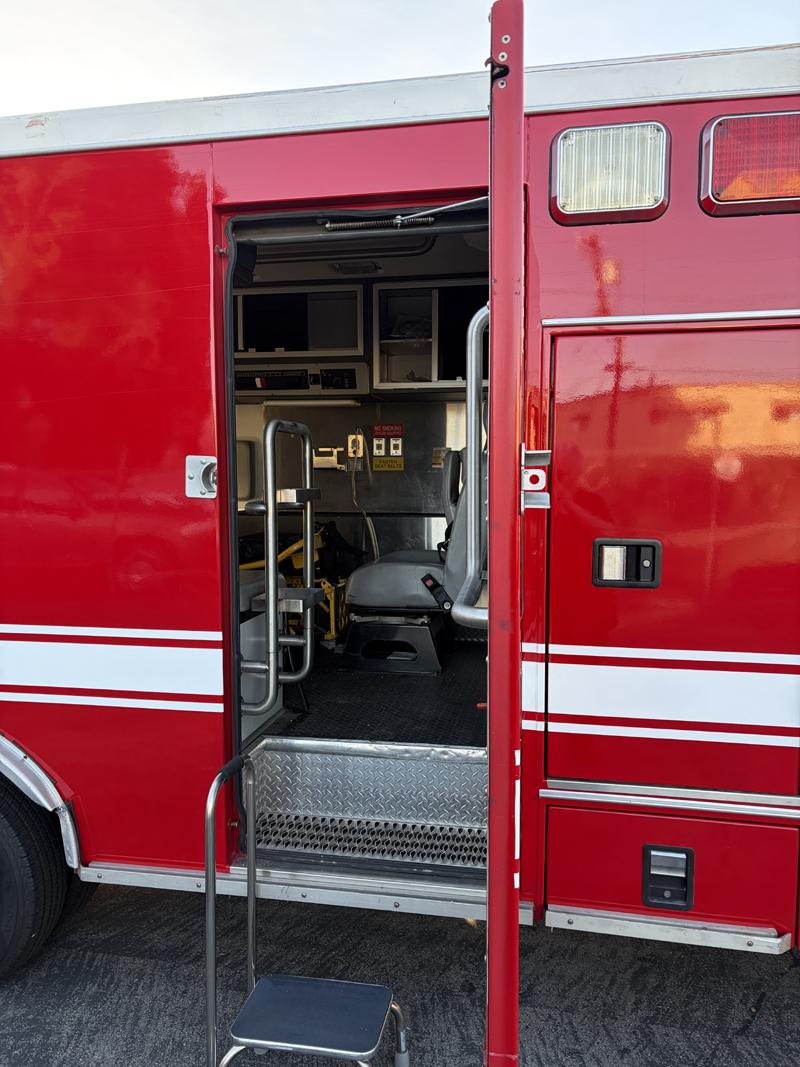 2005 Ford e450 Type III Ambulance - image 15