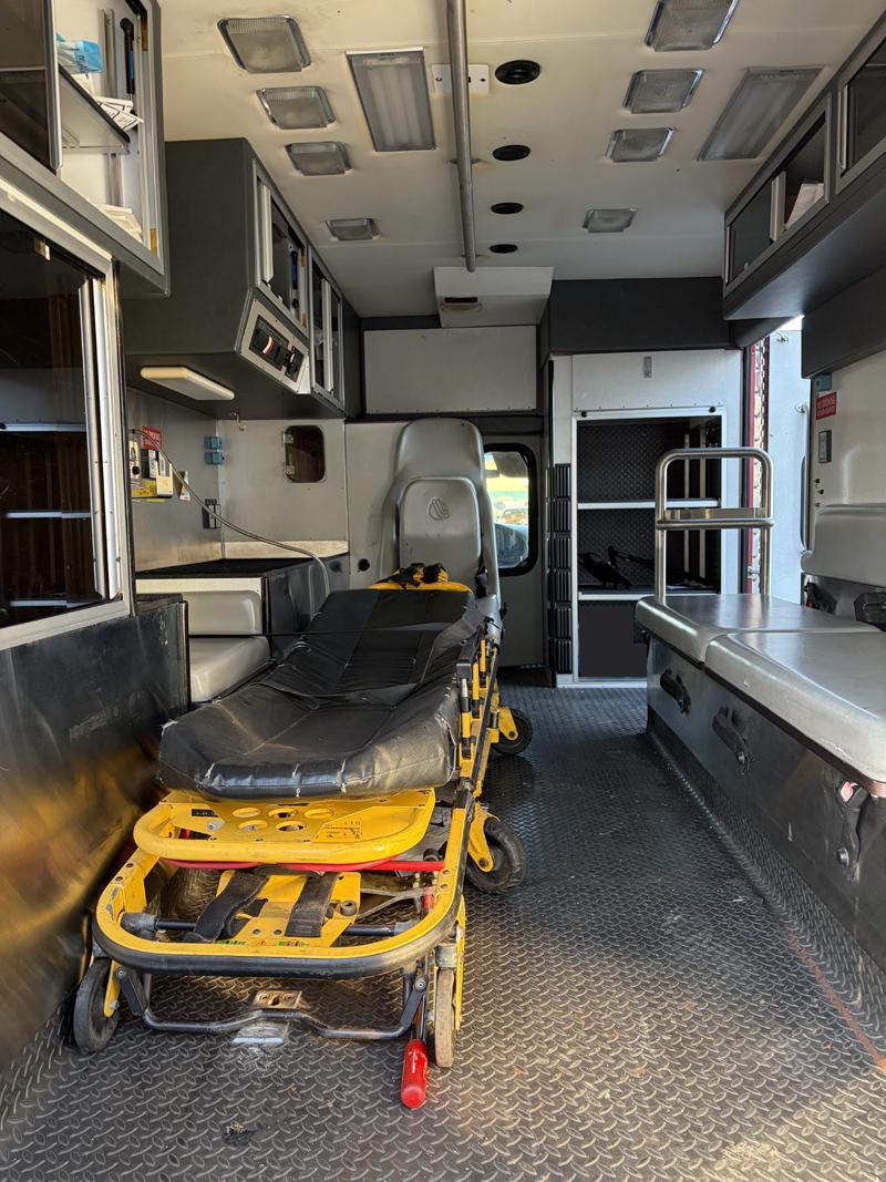 2005 Ford e450 Type III Ambulance - image 19