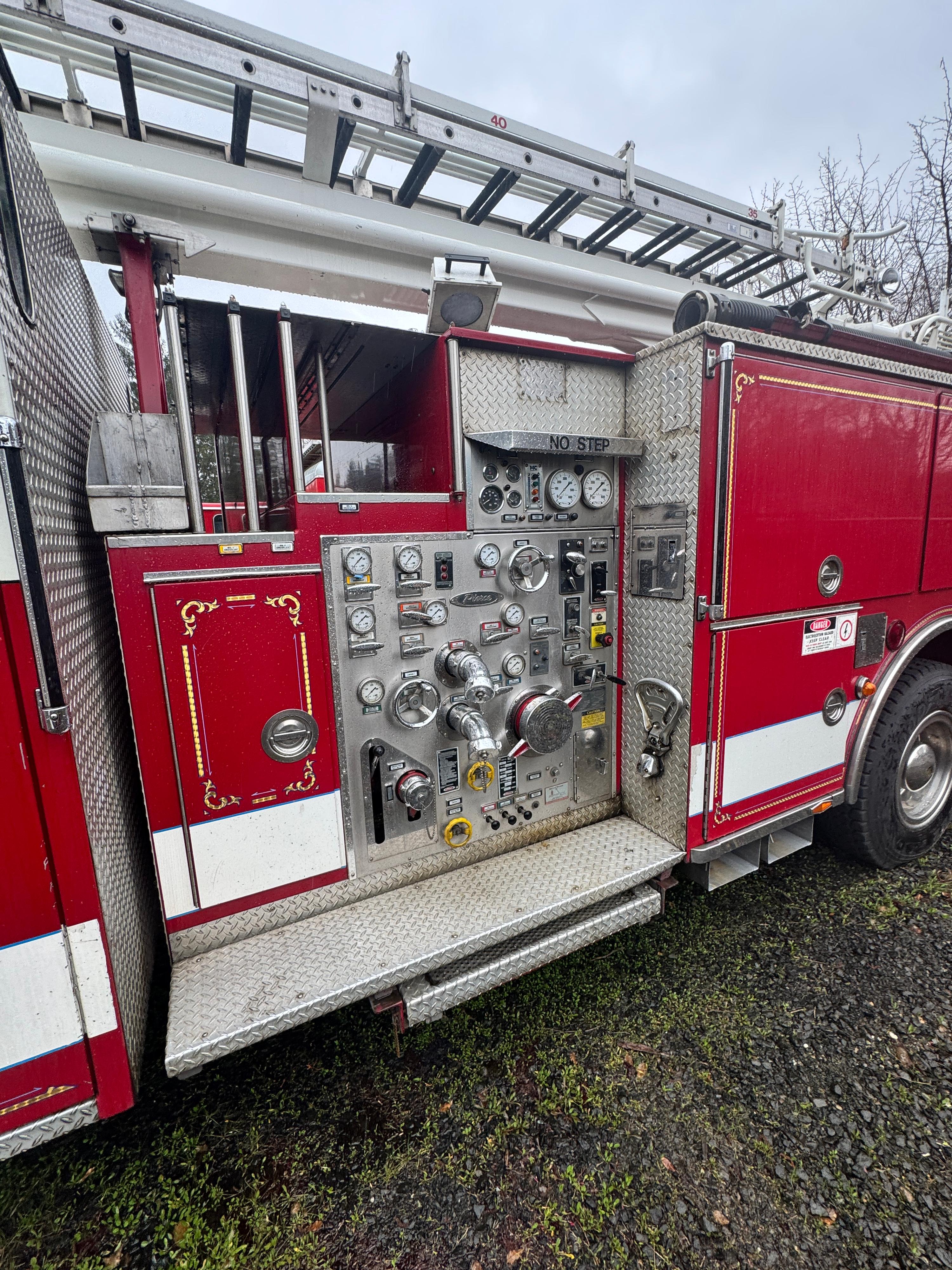 1994 Pierce Dash 50ft Tele-squirt - image 9