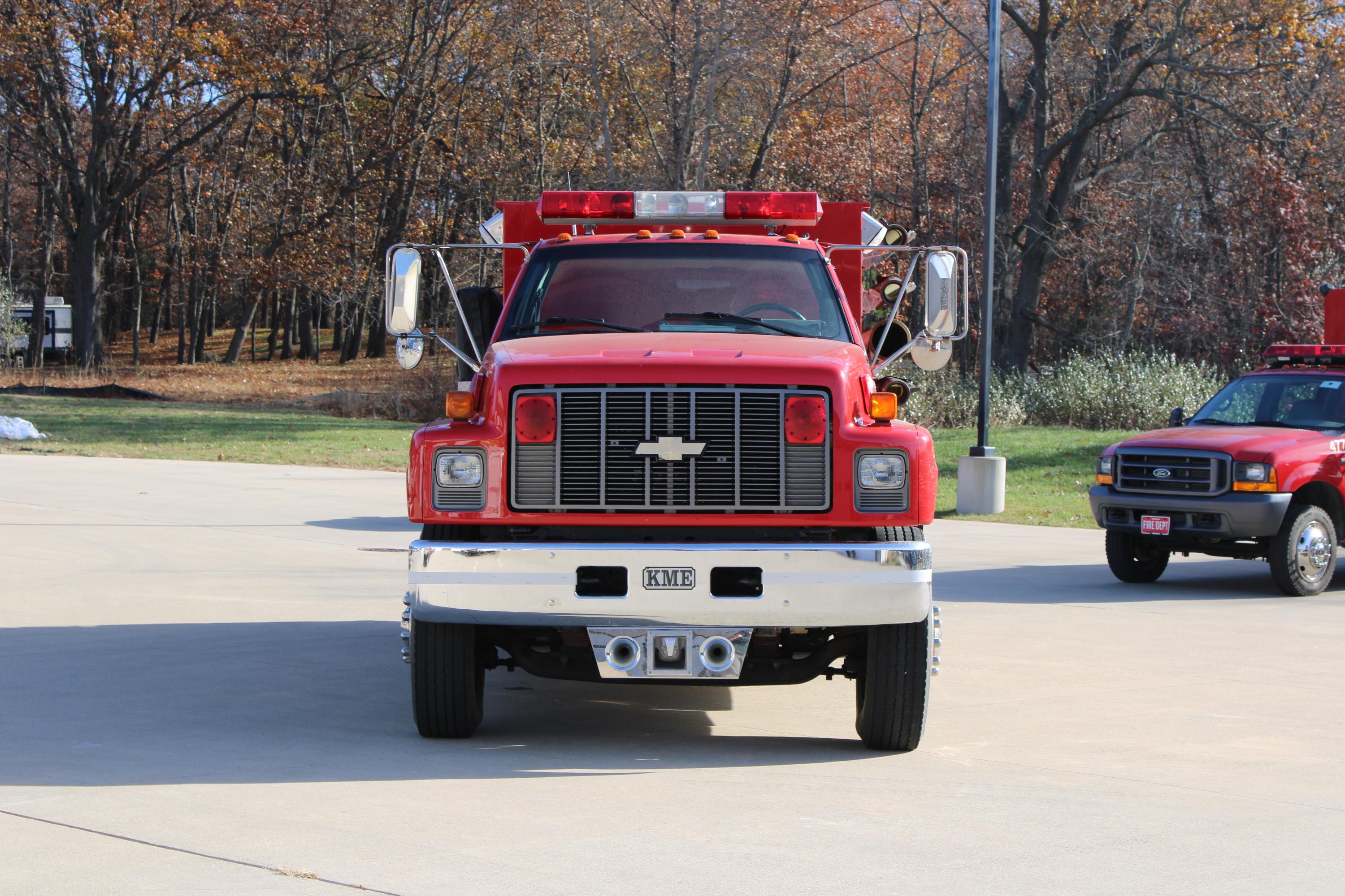 1996 KME Chevrolet Tanker - image 3