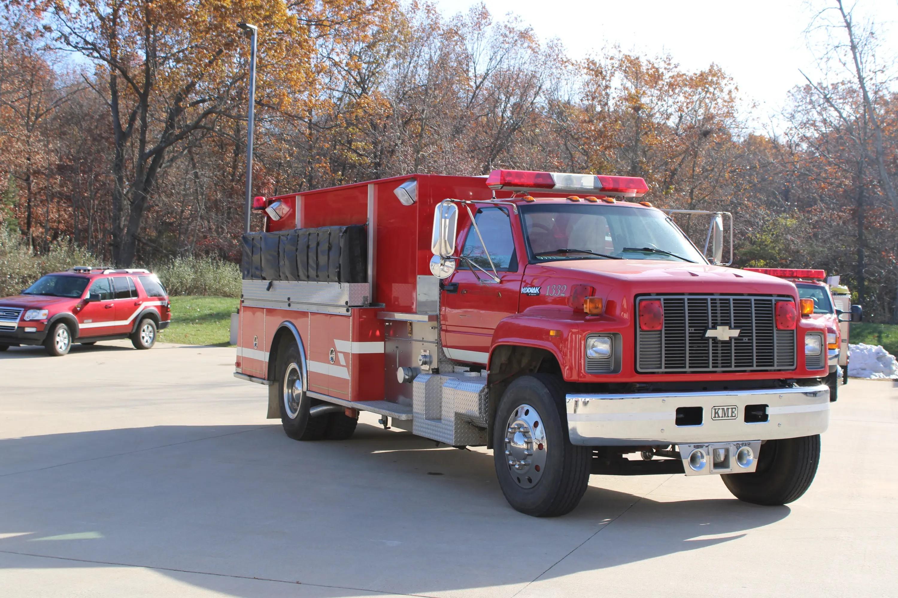 1996 KME Chevrolet Tanker - image 4