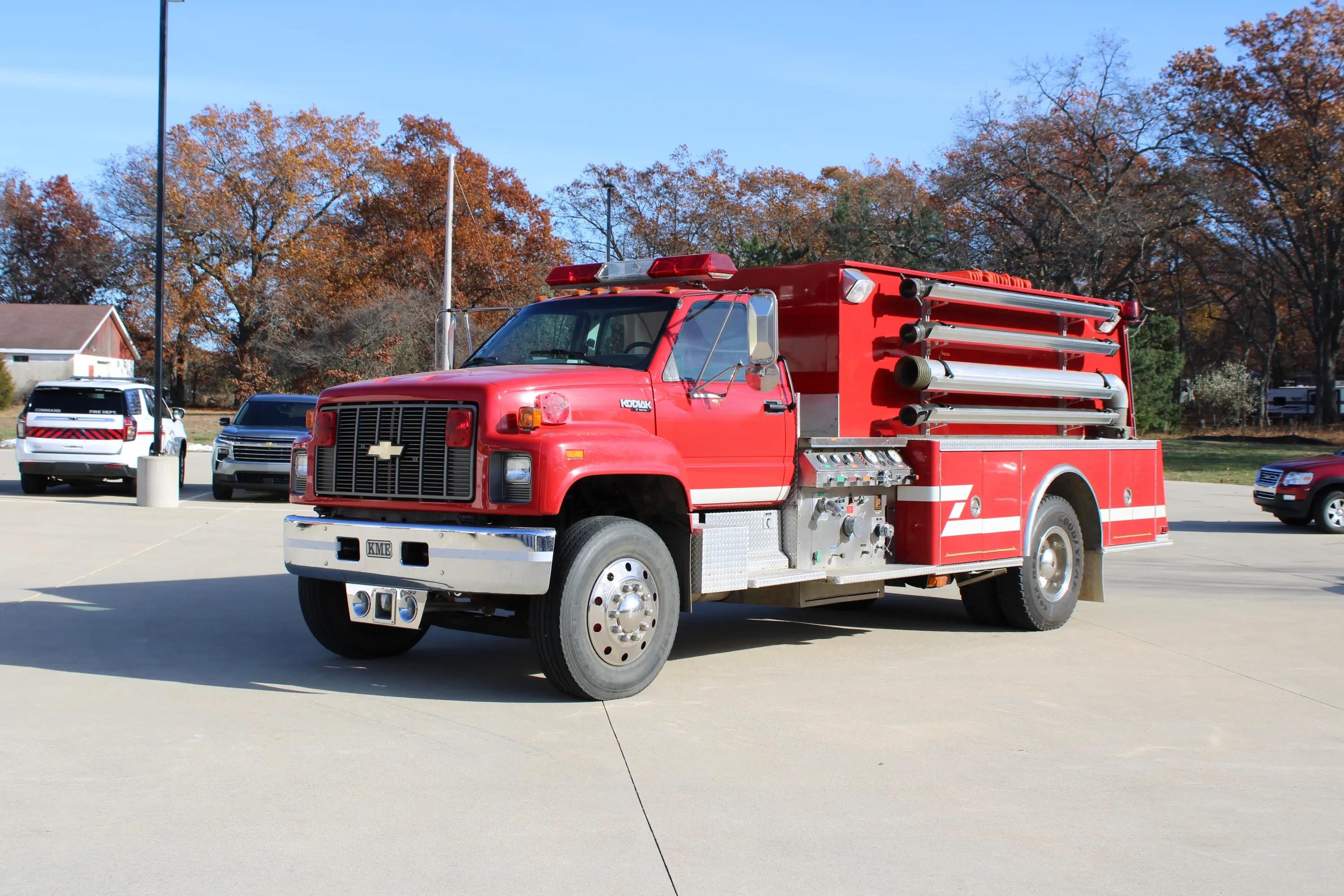 1996 KME Chevrolet Tanker - image 1