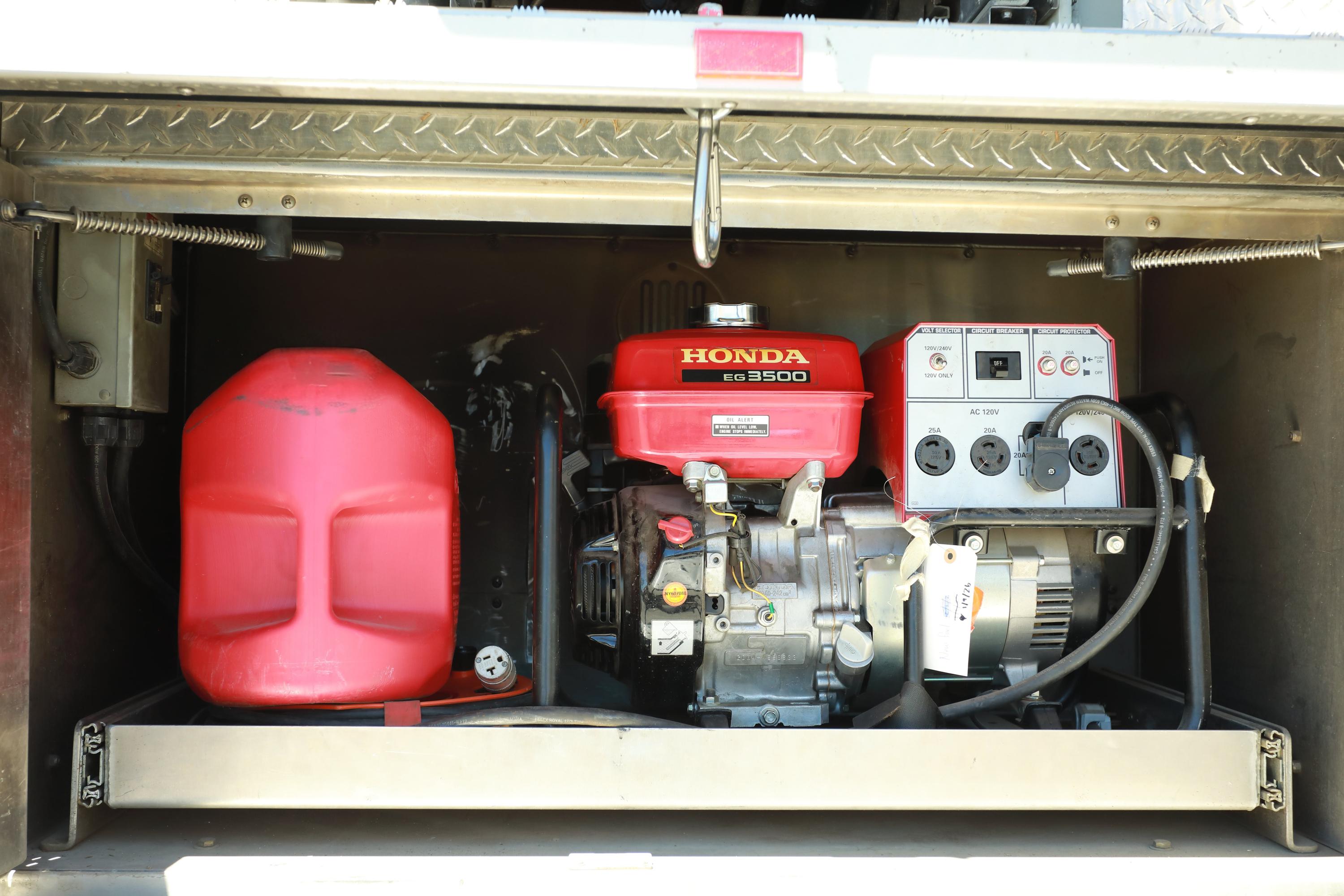 2001 Freightliner 114SD 4x4 Pumper - image 17