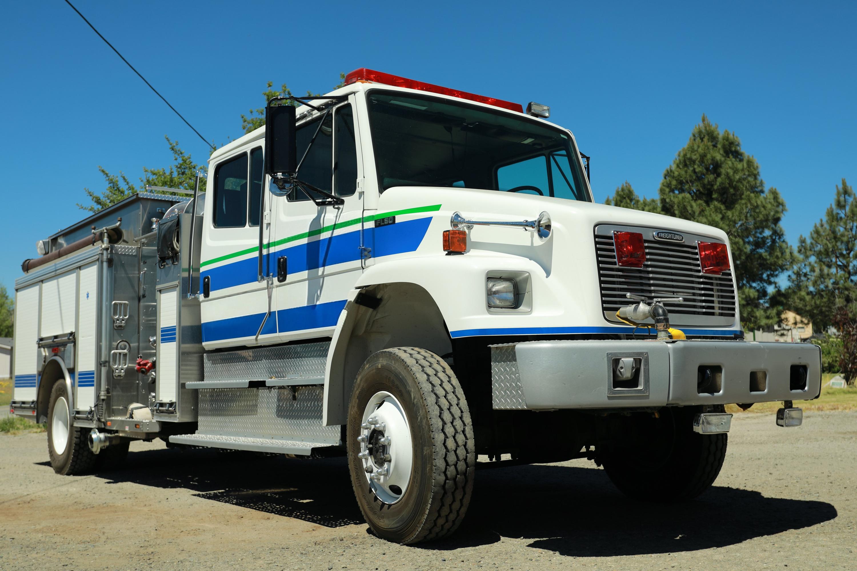 2001 Freightliner 114SD 4x4 Pumper - image 1