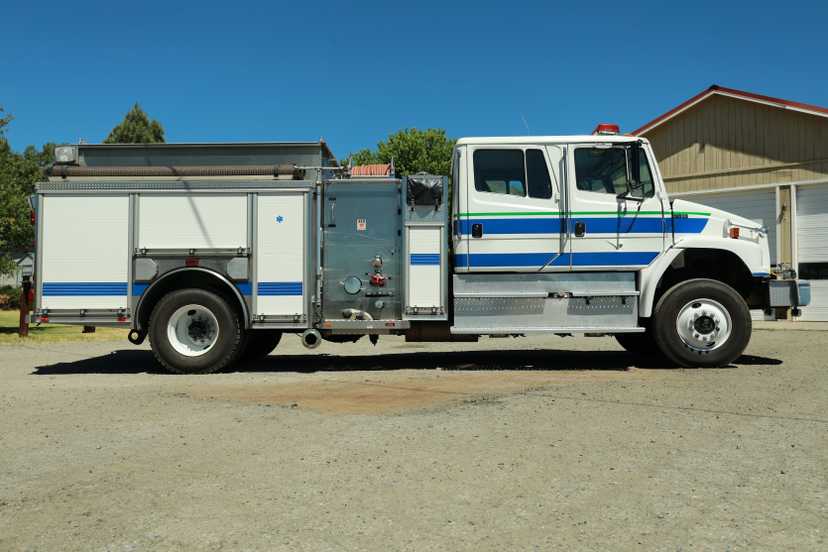 2001 Freightliner 114SD 4x4 Pumper — photo 2