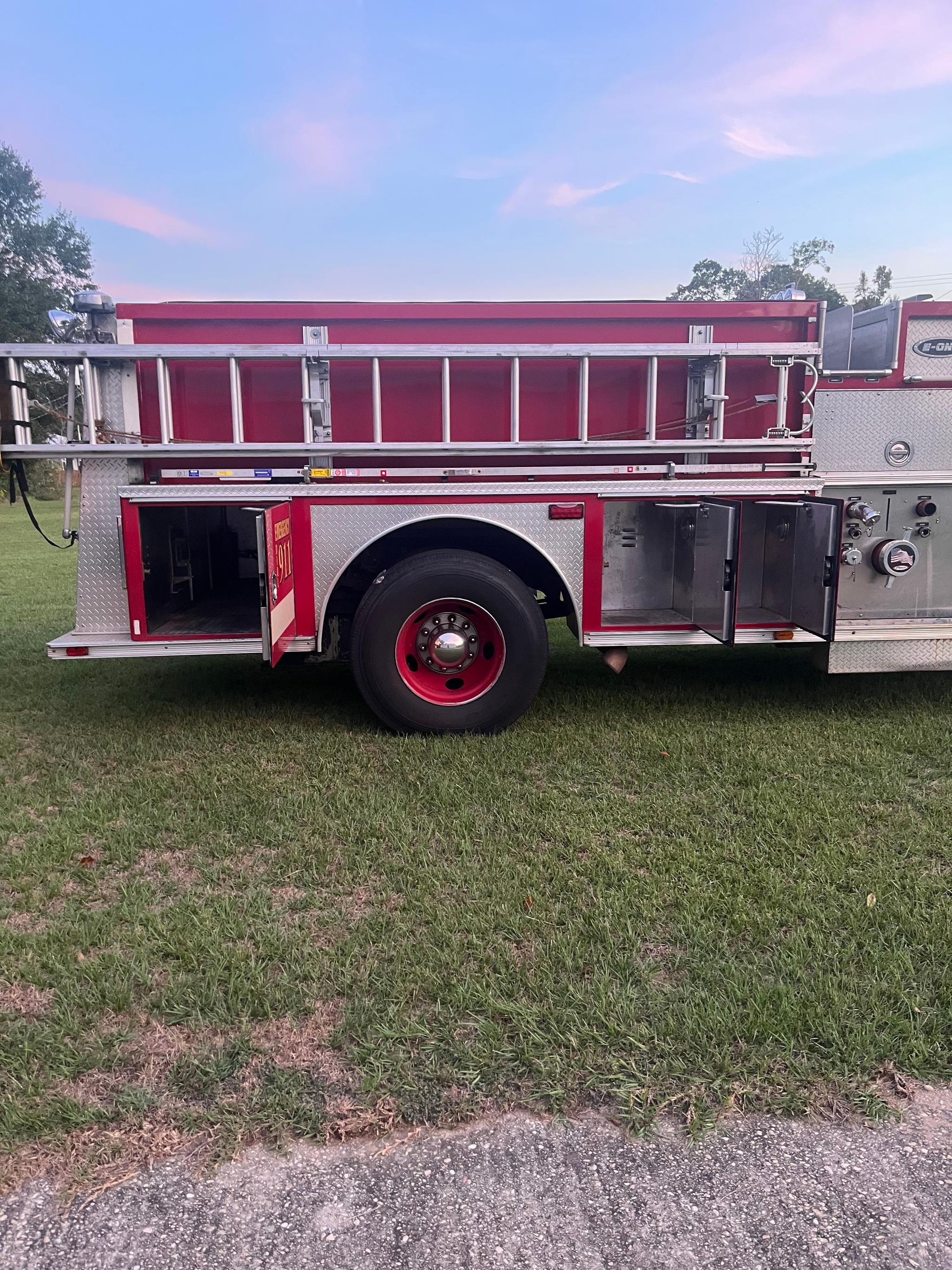1991 E-One Cyclone Pumper - image 5