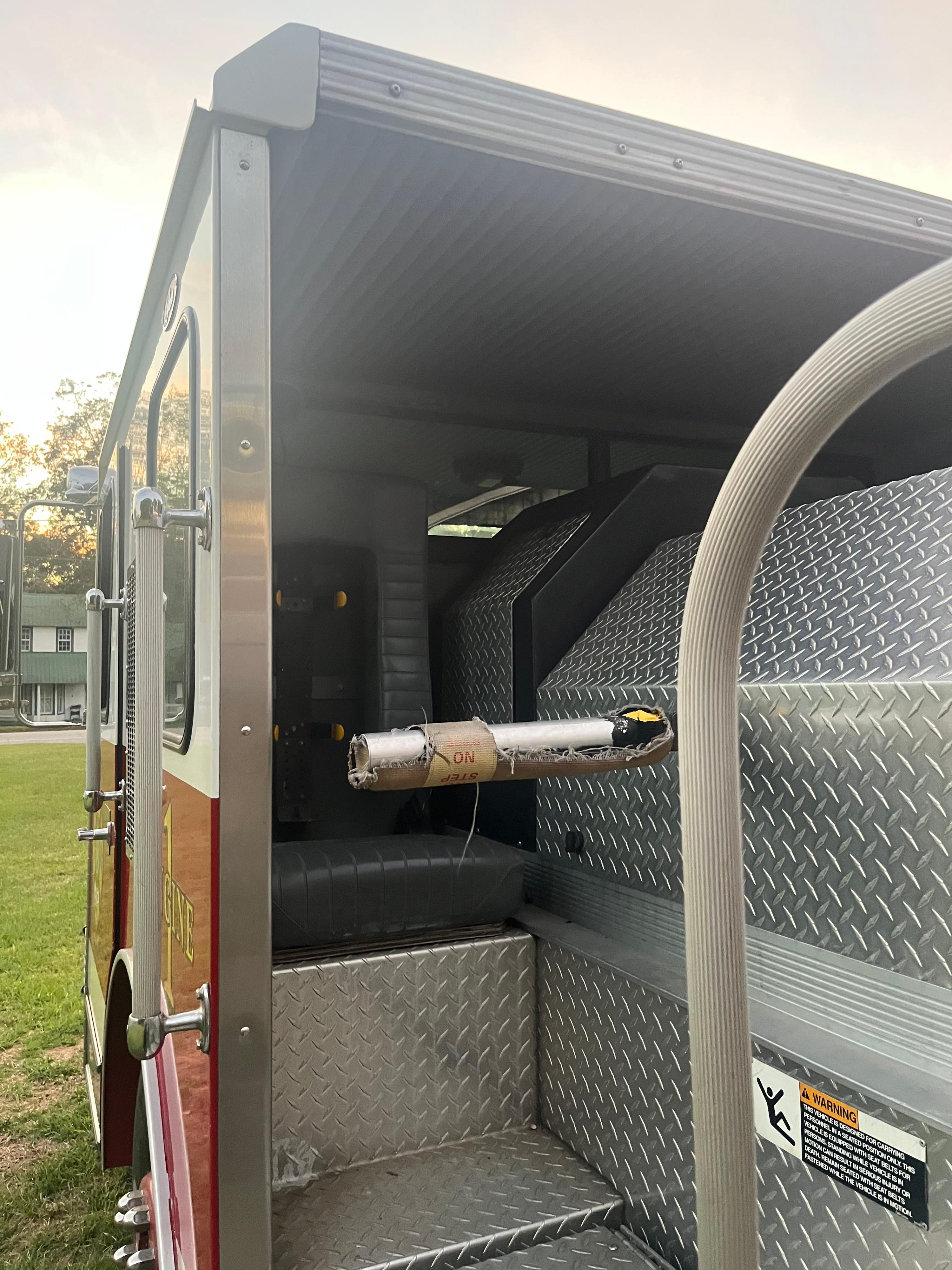 1991 E-One Cyclone Pumper - image 8