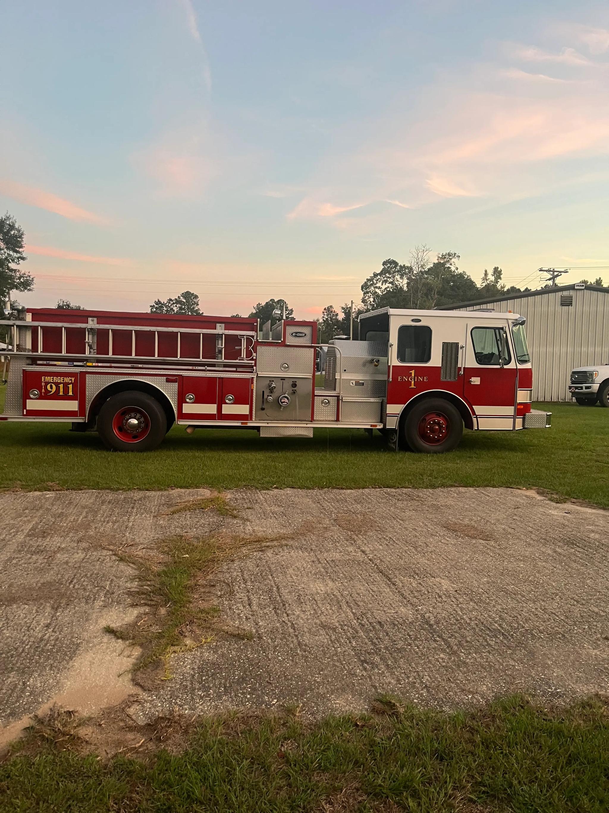 1991 E-One Cyclone Pumper - image 2