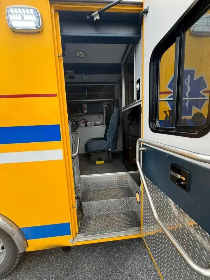 2014 International Type I Ambulance - image 10