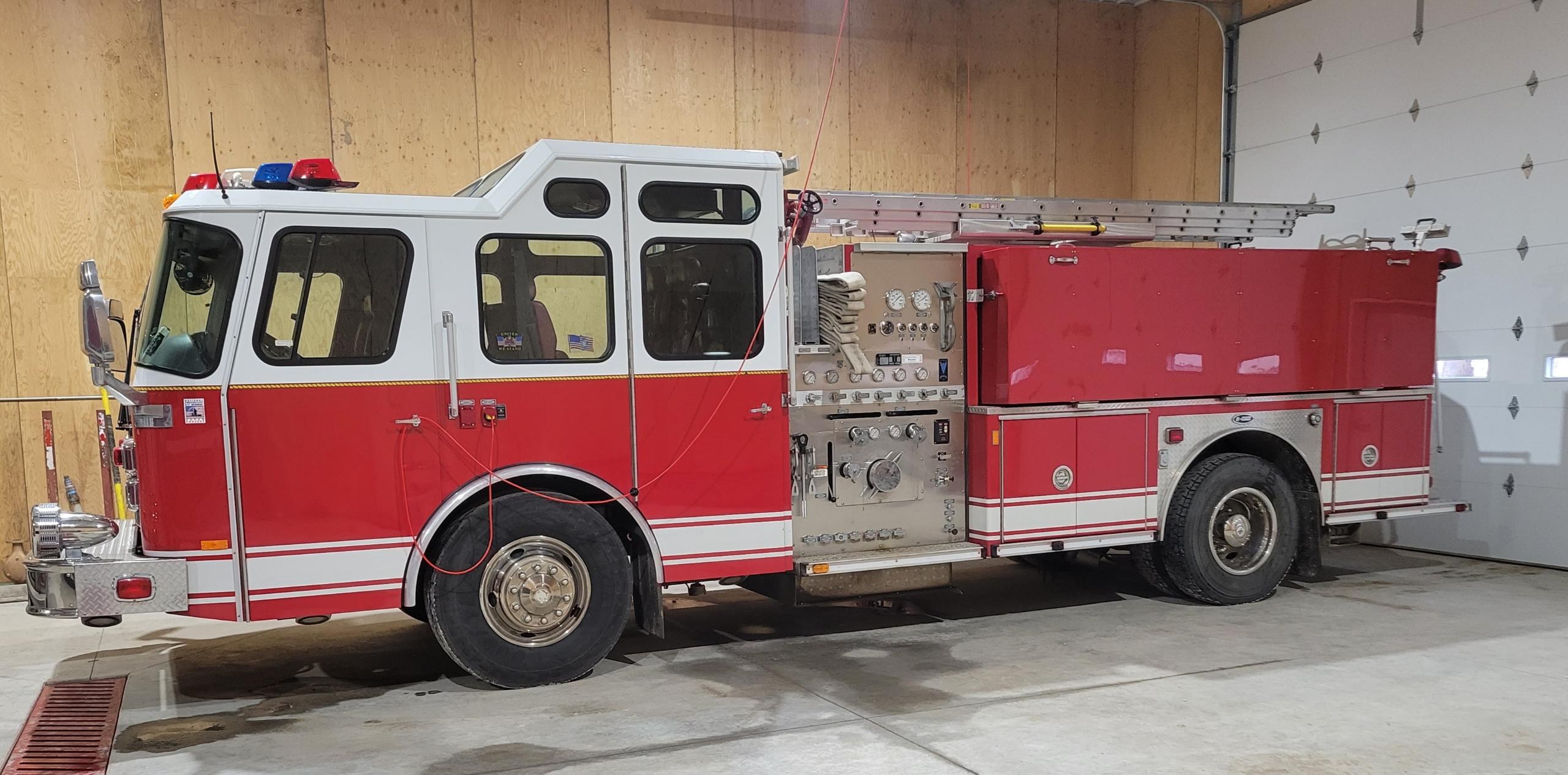 2000 E-One Cyclone Pumper - image 1