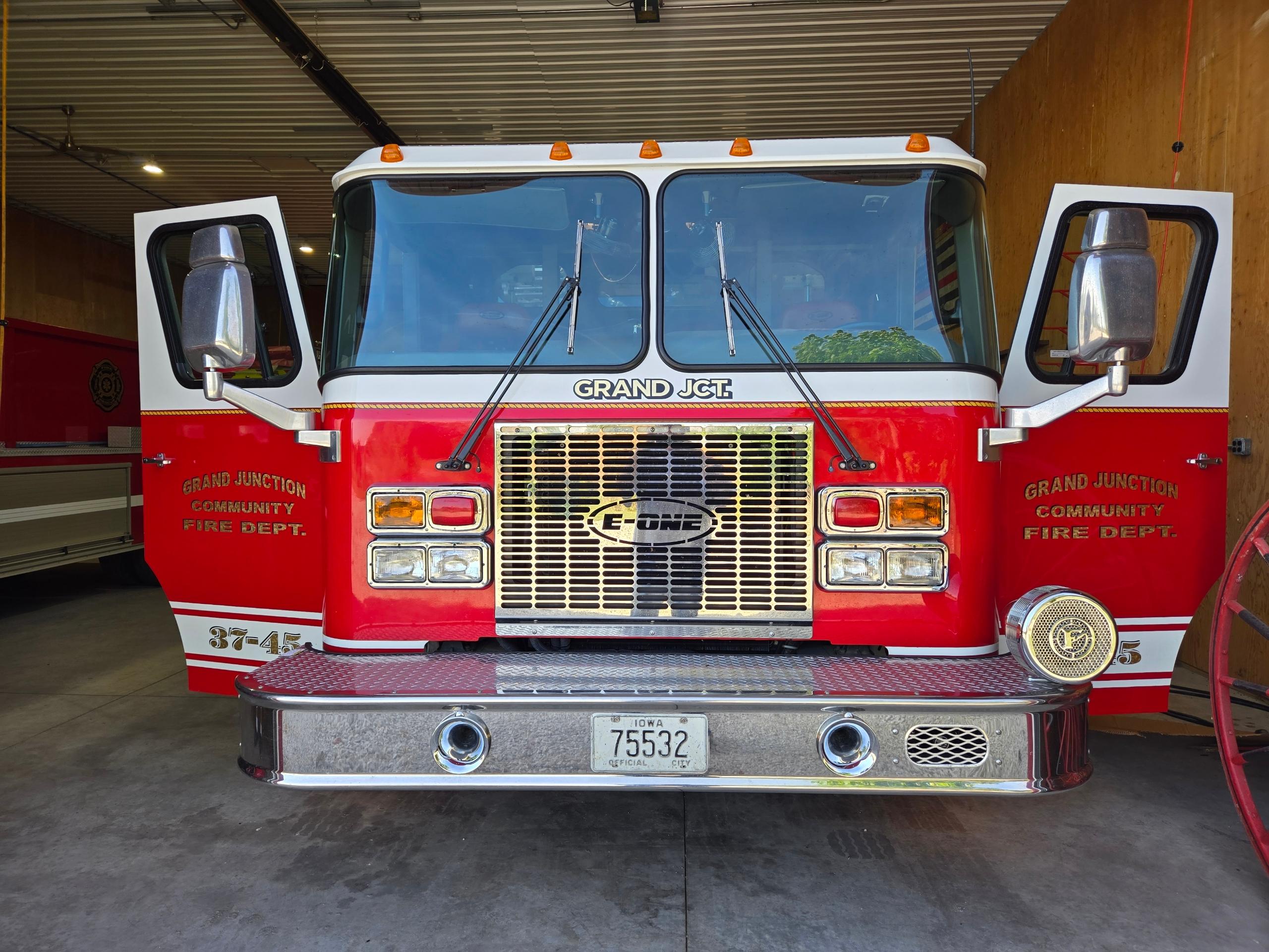 2000 E-One Cyclone Pumper - image 23