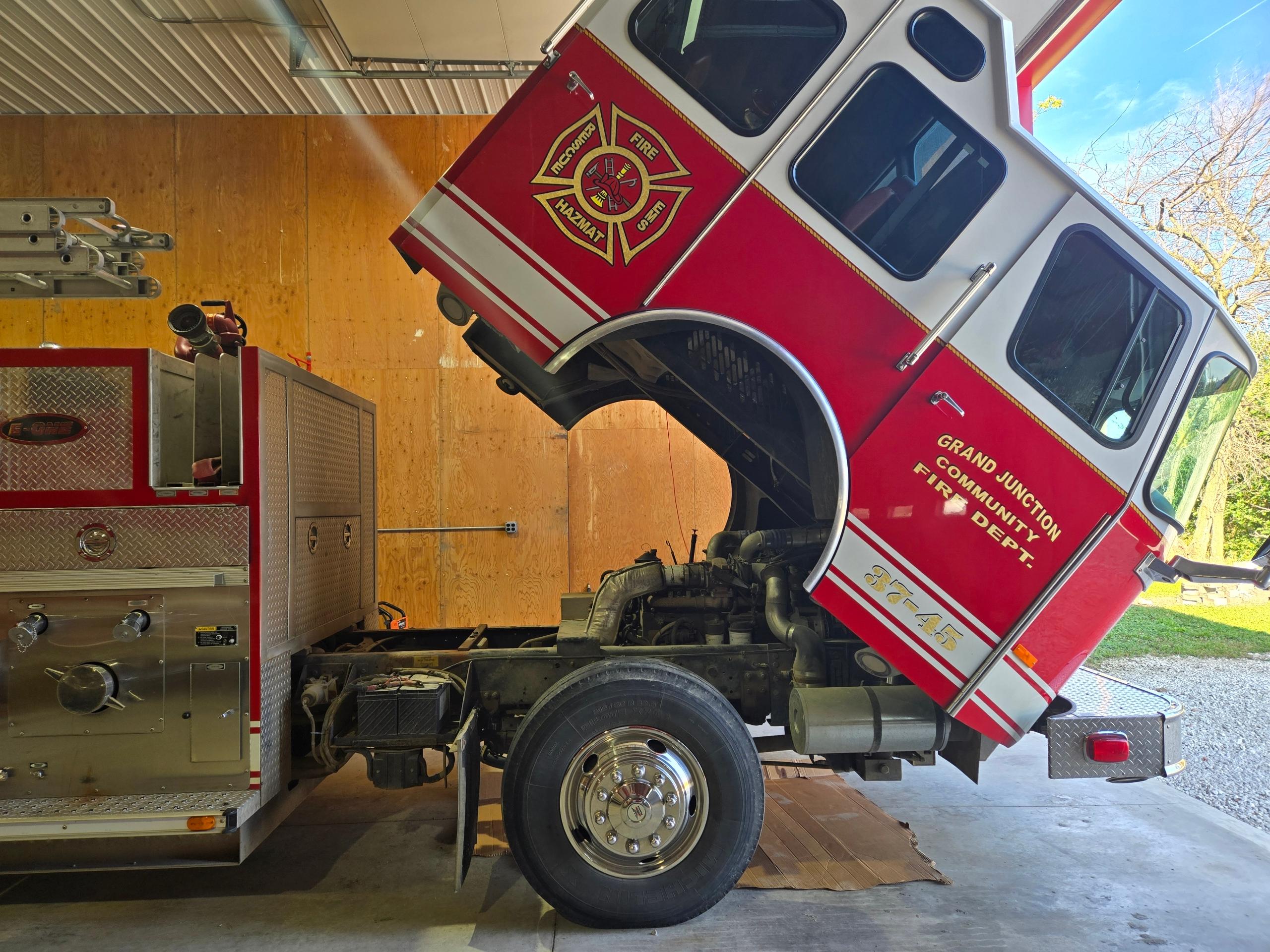 2000 E-One Cyclone Pumper - image 4