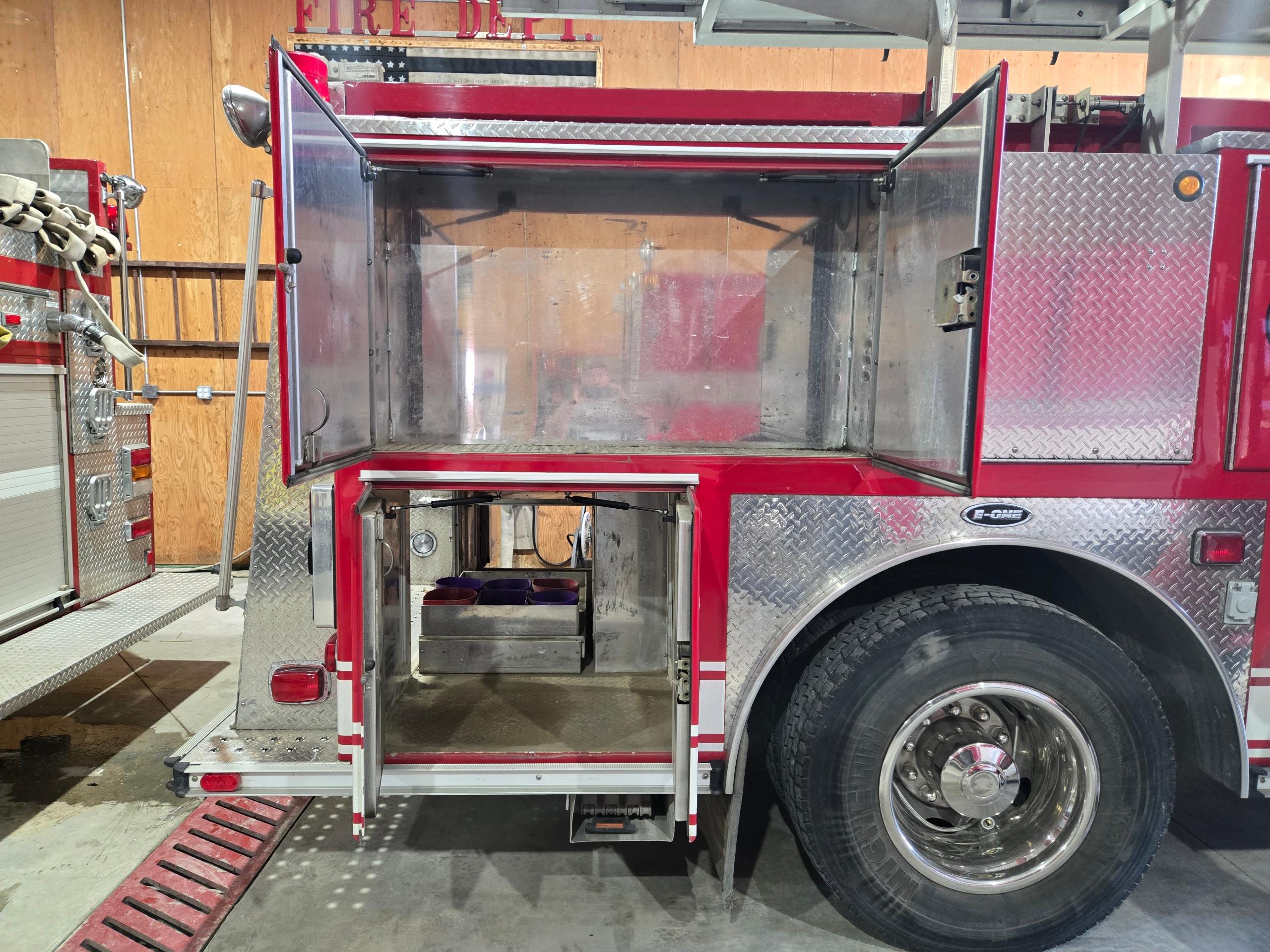 2000 E-One Cyclone Pumper - image 18