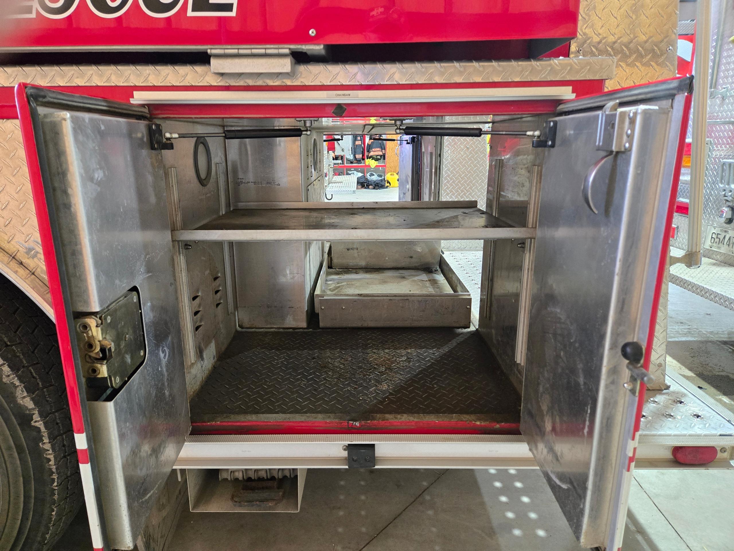 2000 E-One Cyclone Pumper - image 16