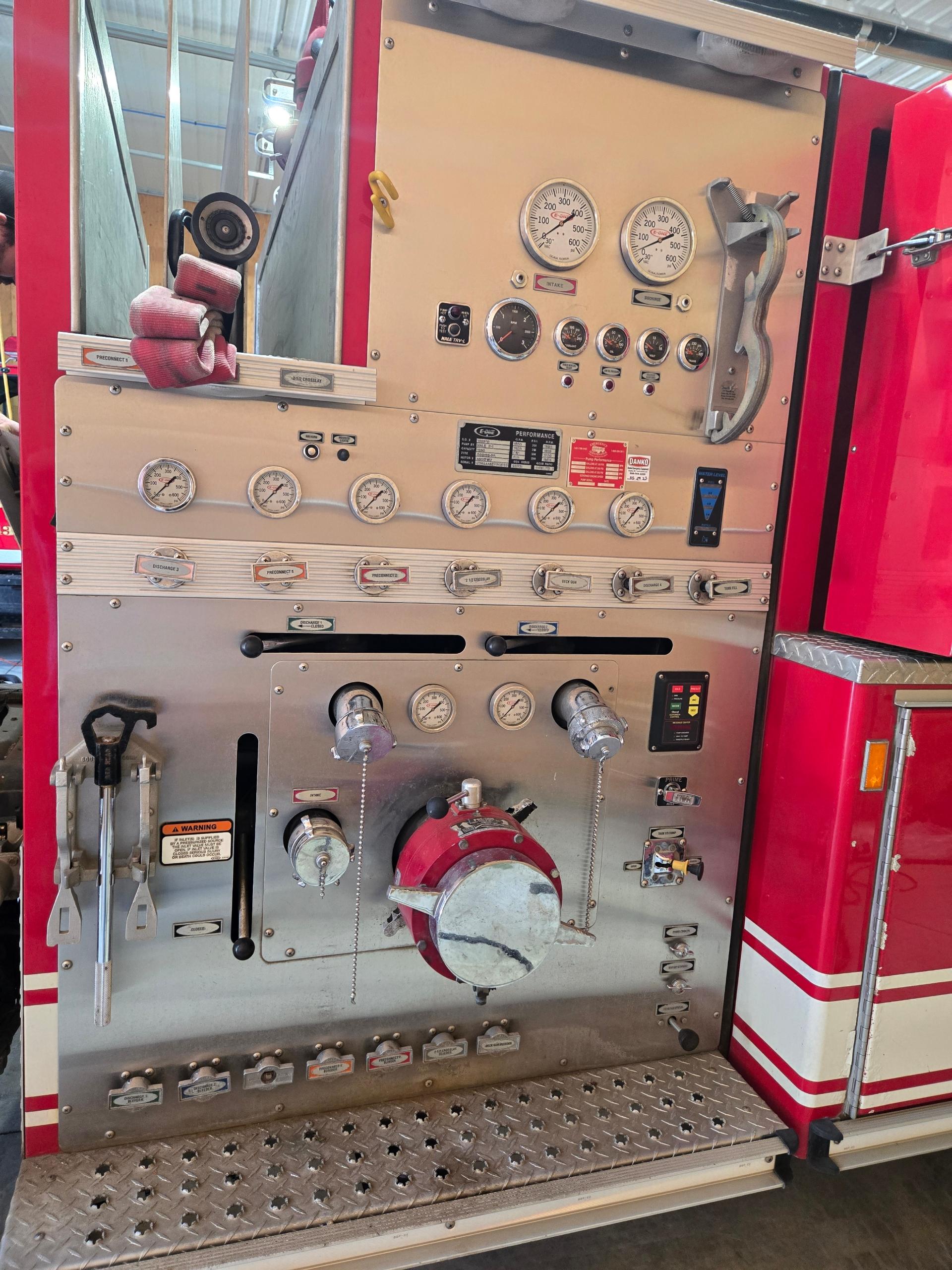 2000 E-One Cyclone Pumper - image 13