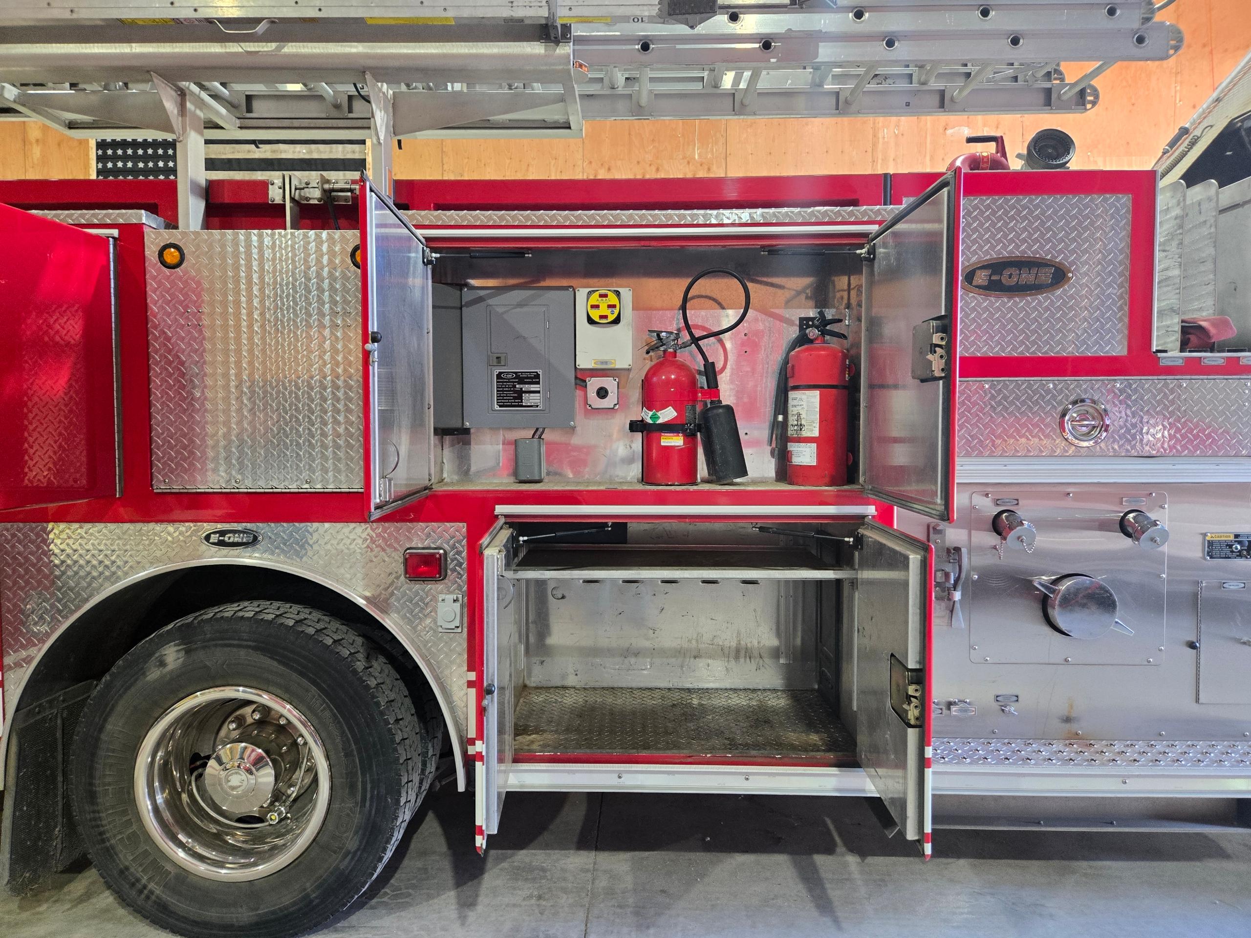 2000 E-One Cyclone Pumper - image 19