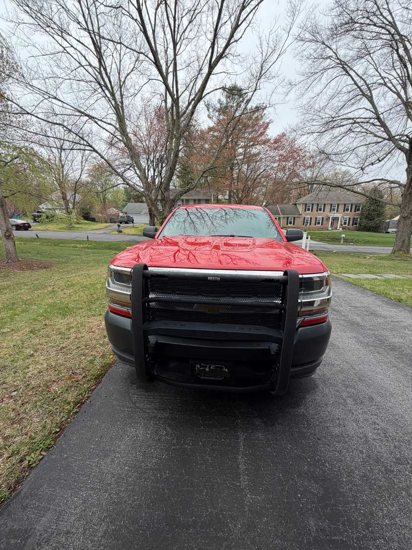 2018 Chevrolet Silverado — photo 2