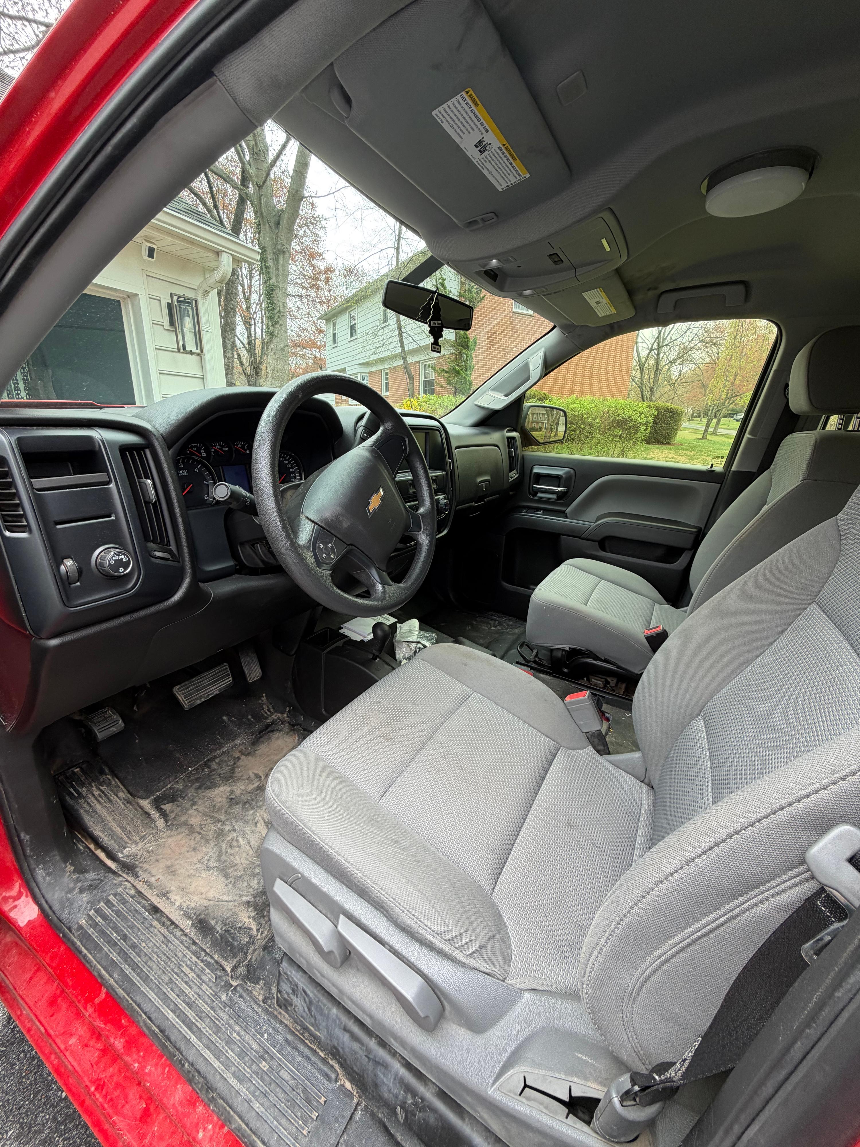 2018 Chevrolet Silverado - image 4