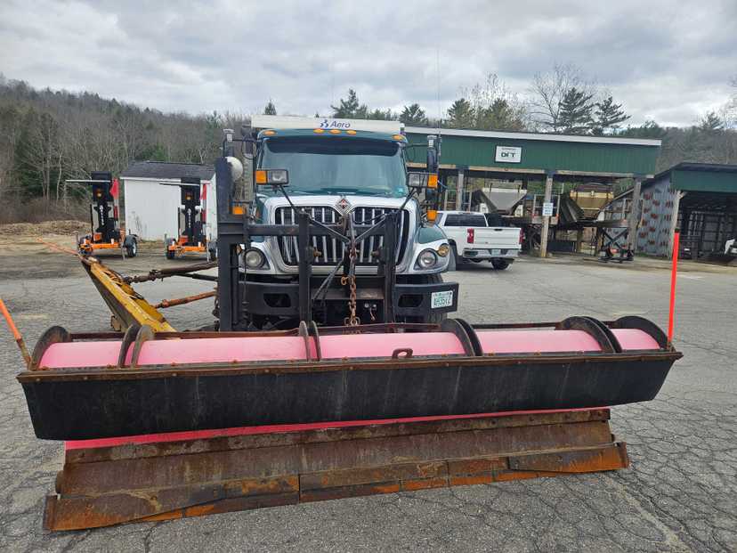 2012 International  7400 SFA 4×2 Dump Truck w/ Plow — photo 3