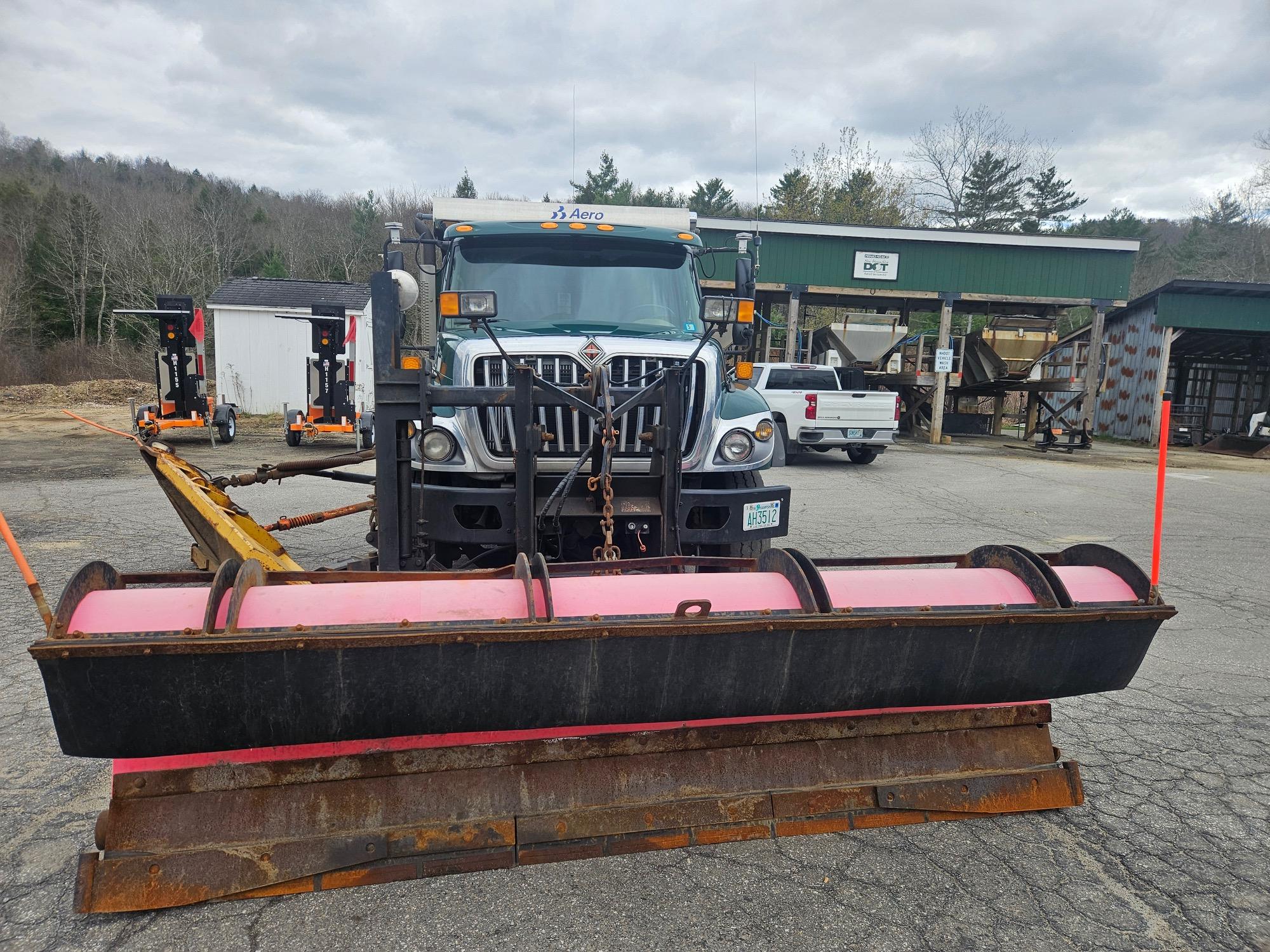2012 International 7400 SFA 4×2 Dump Truck w/ Plow - image 3