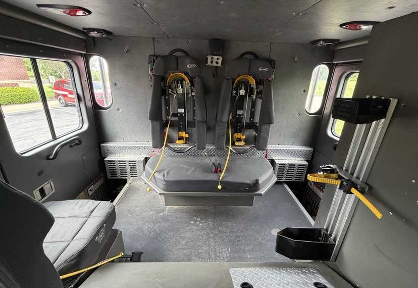 2005 E-One Tyhpoon Pumper — photo 4