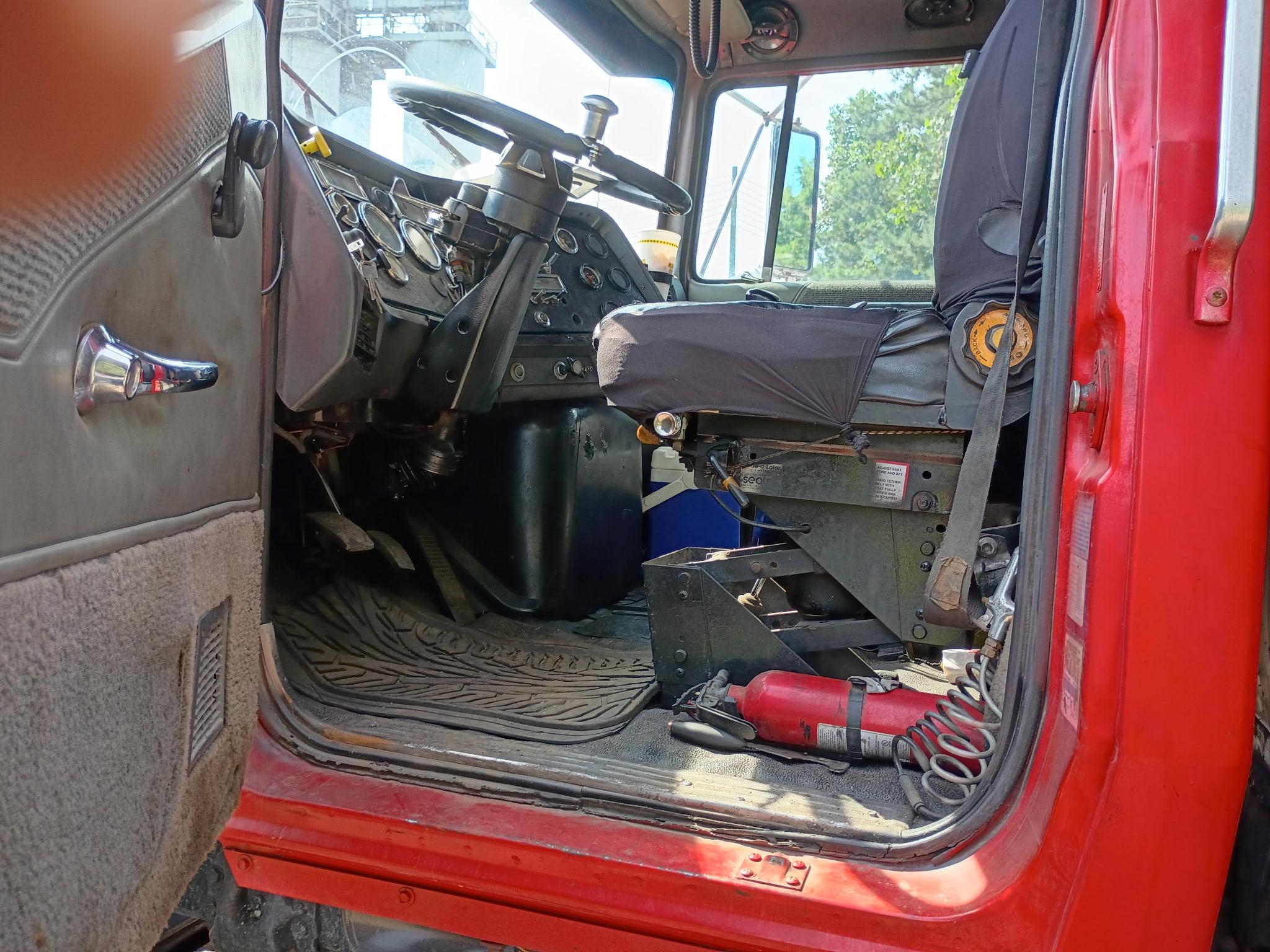 1997 Ford L9000 Dump Truck - image 4