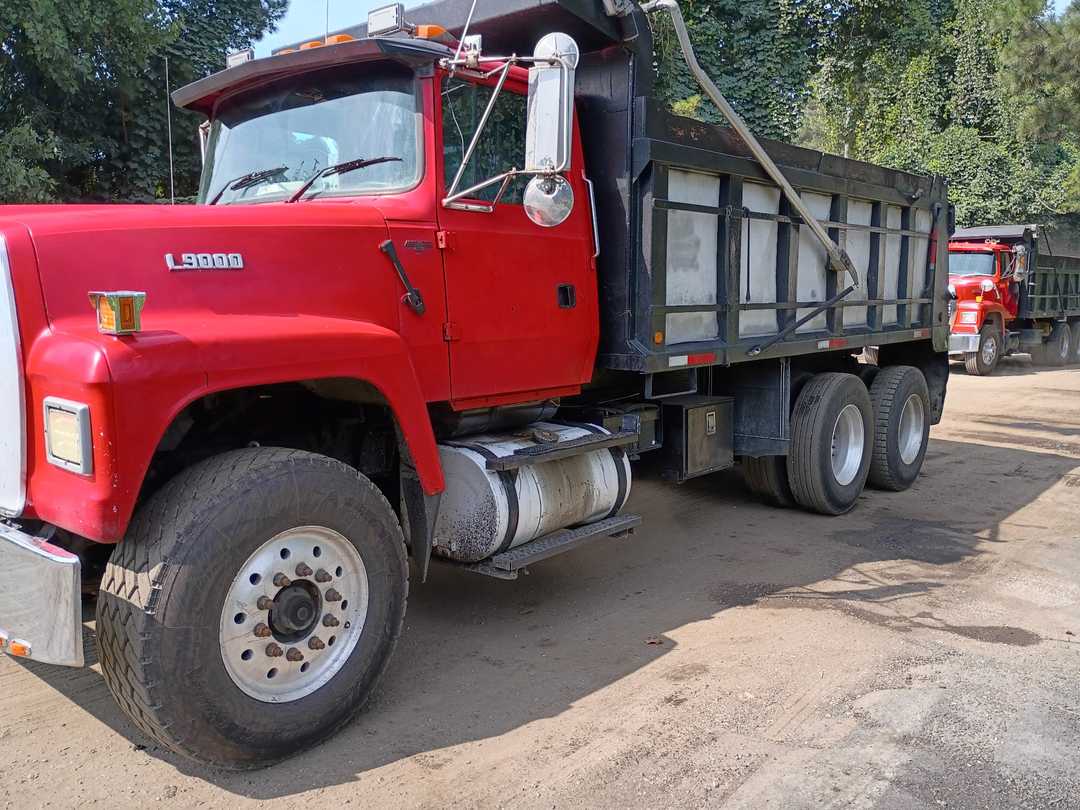 1997 Ford L9000 Dump Truck