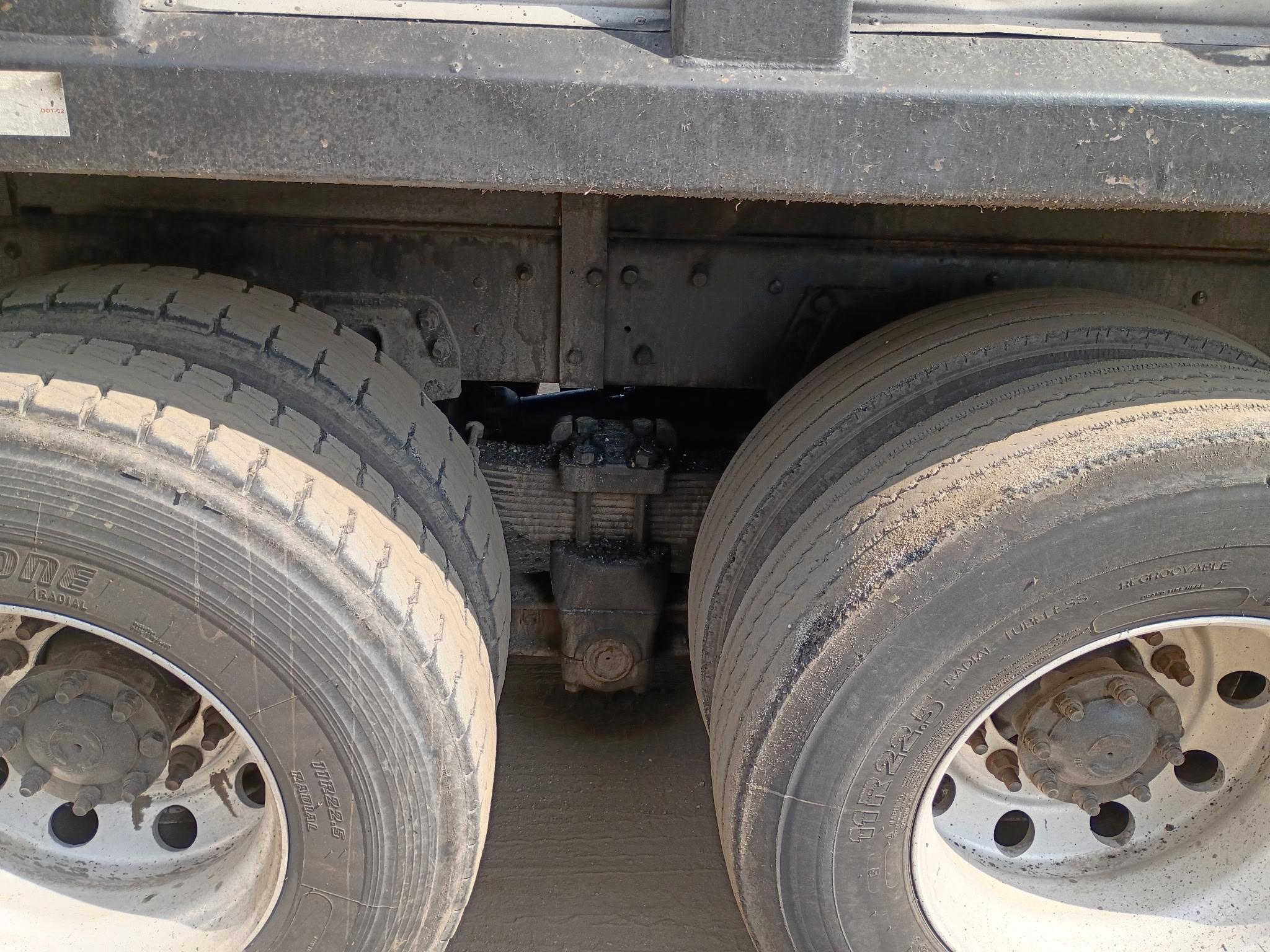 1997 Ford L9000 Dump Truck - image 8