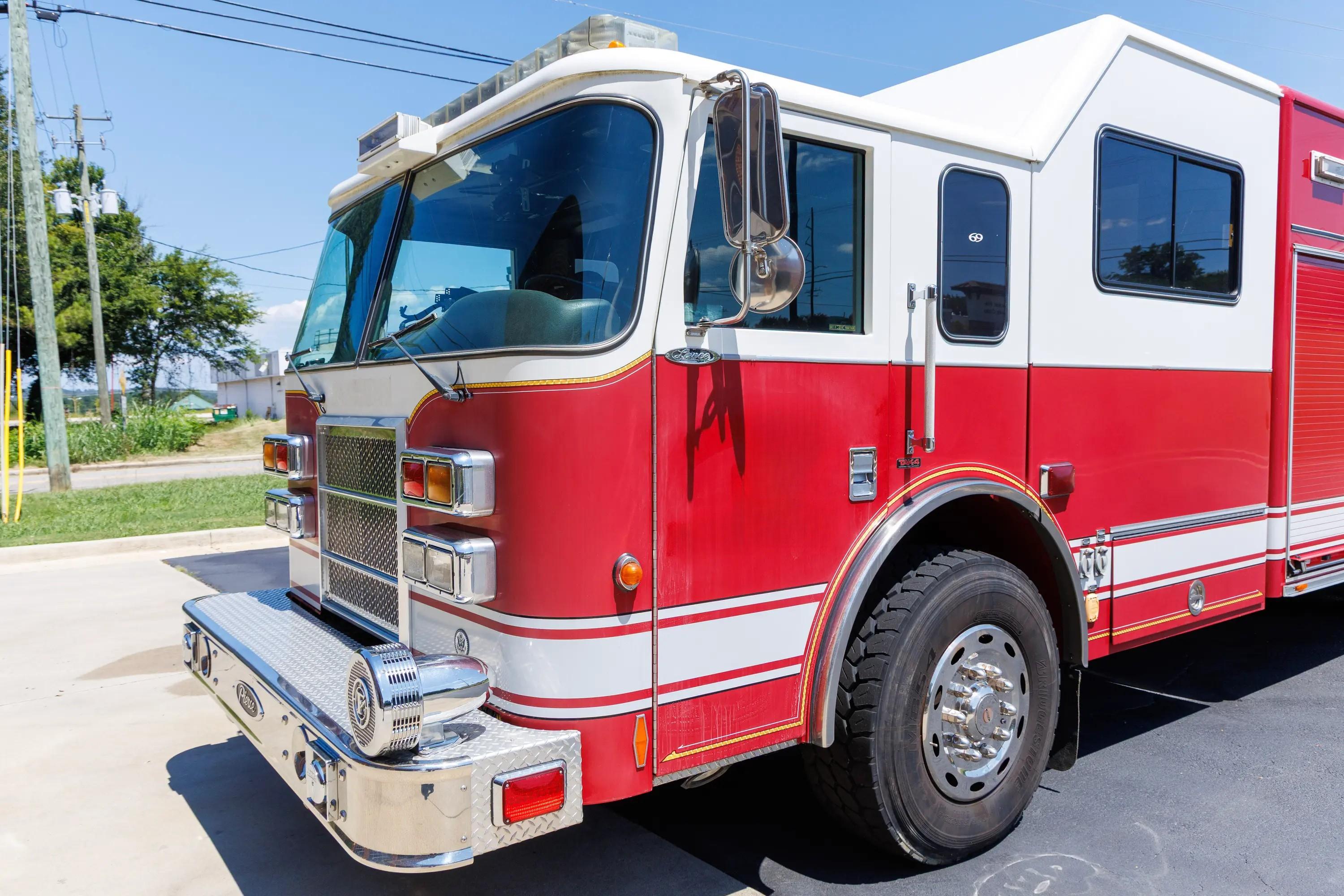 2004 Pierce Lance Heavy Rescue - image 4