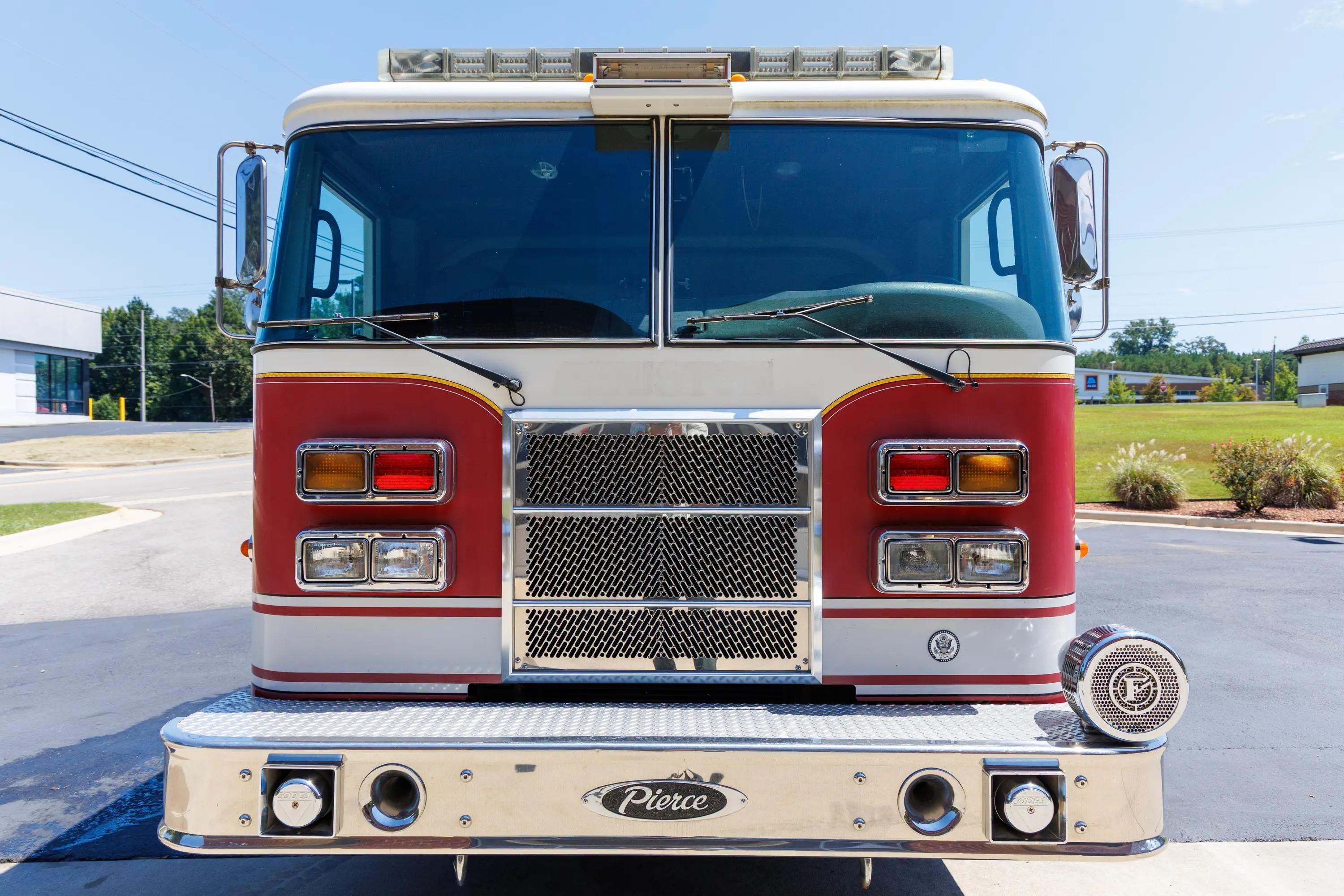 2004 Pierce Lance Heavy Rescue - image 6