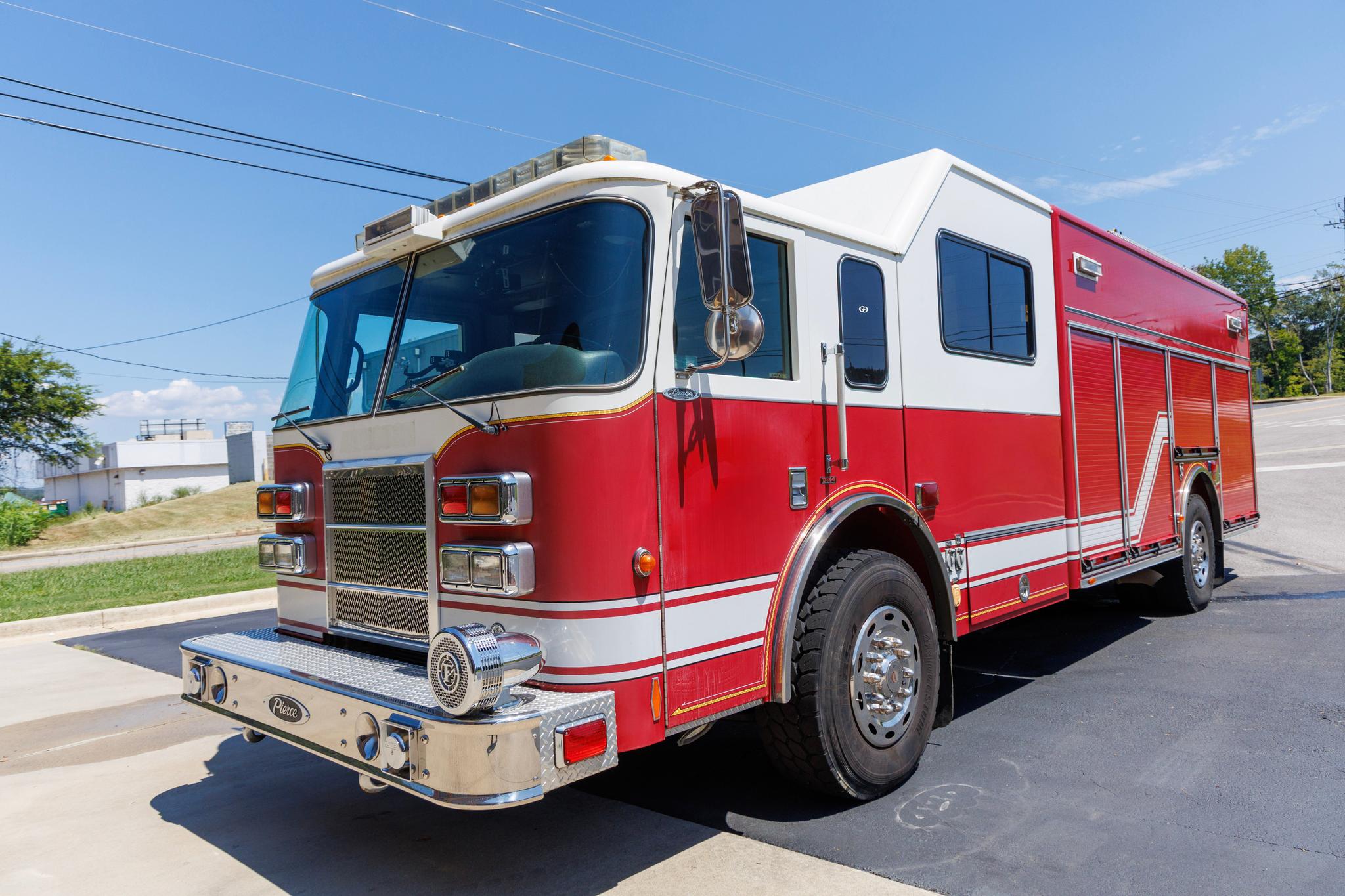 2004 Pierce Lance Heavy Rescue - image 2