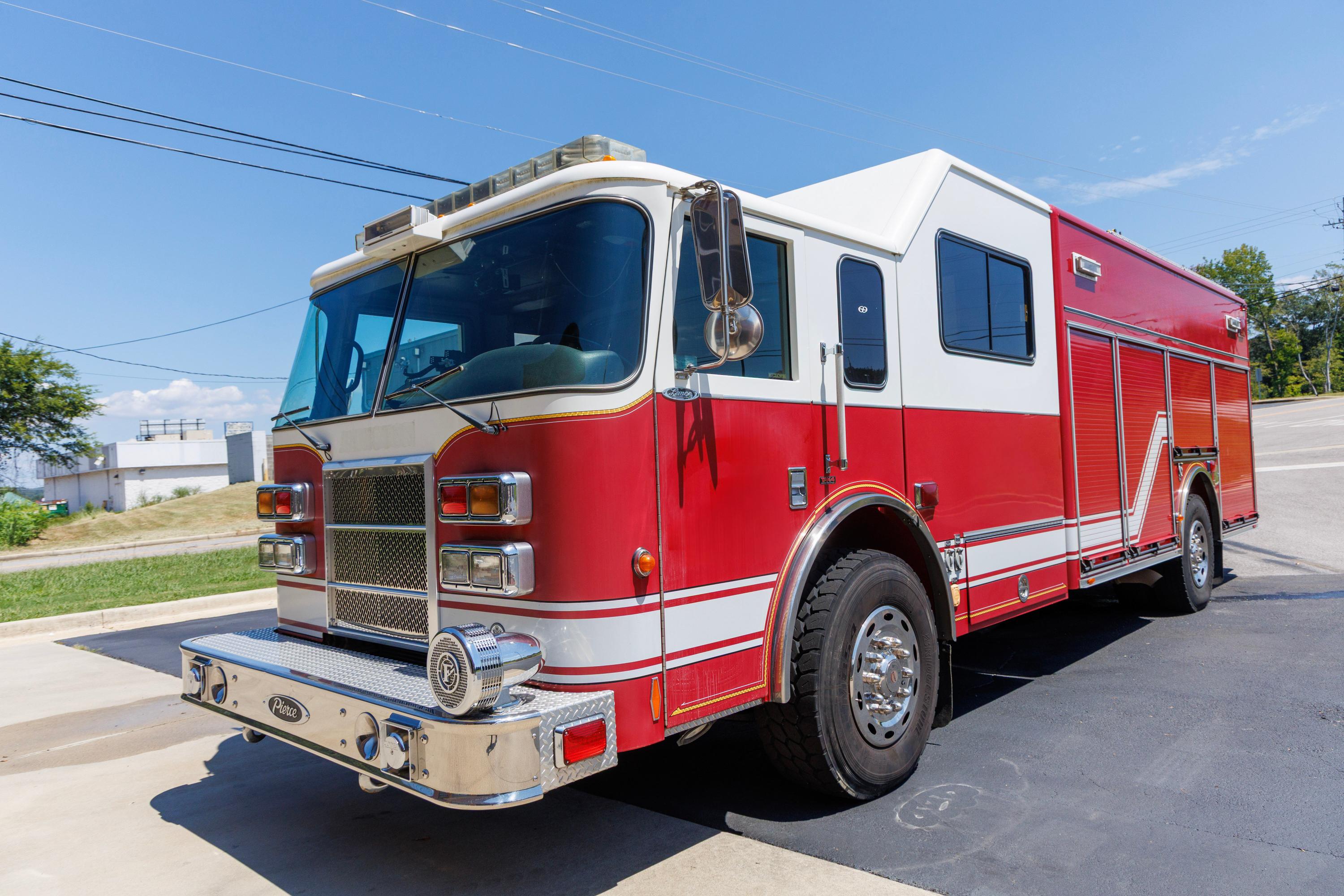 2004 Pierce Lance Heavy Rescue - image 2