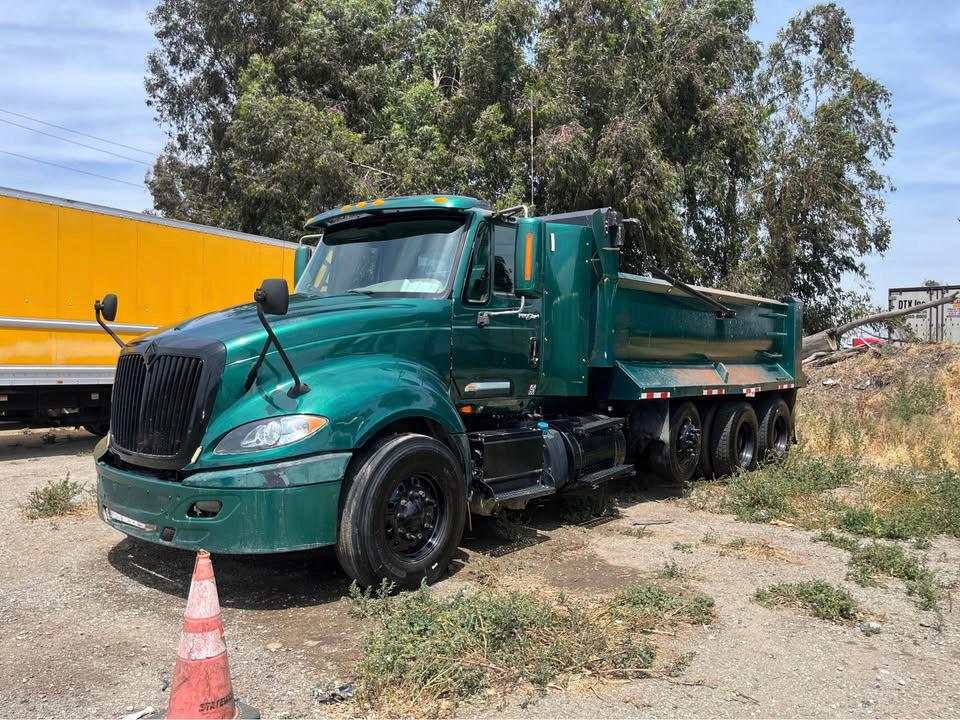 2014 International Prostar Dump Truck - image 2