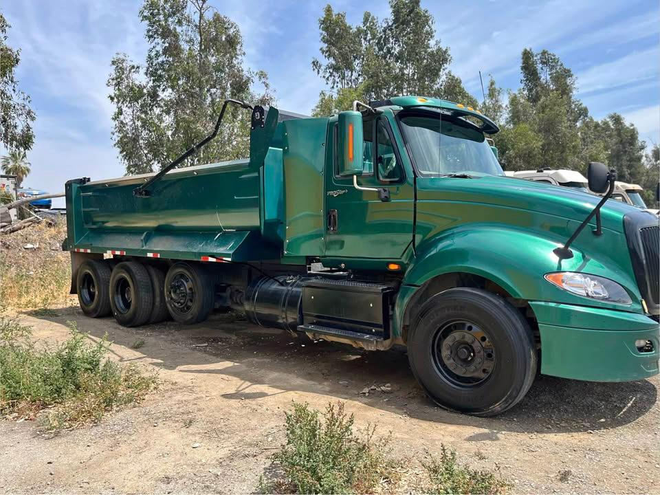 2014 International Prostar Dump Truck - image 1