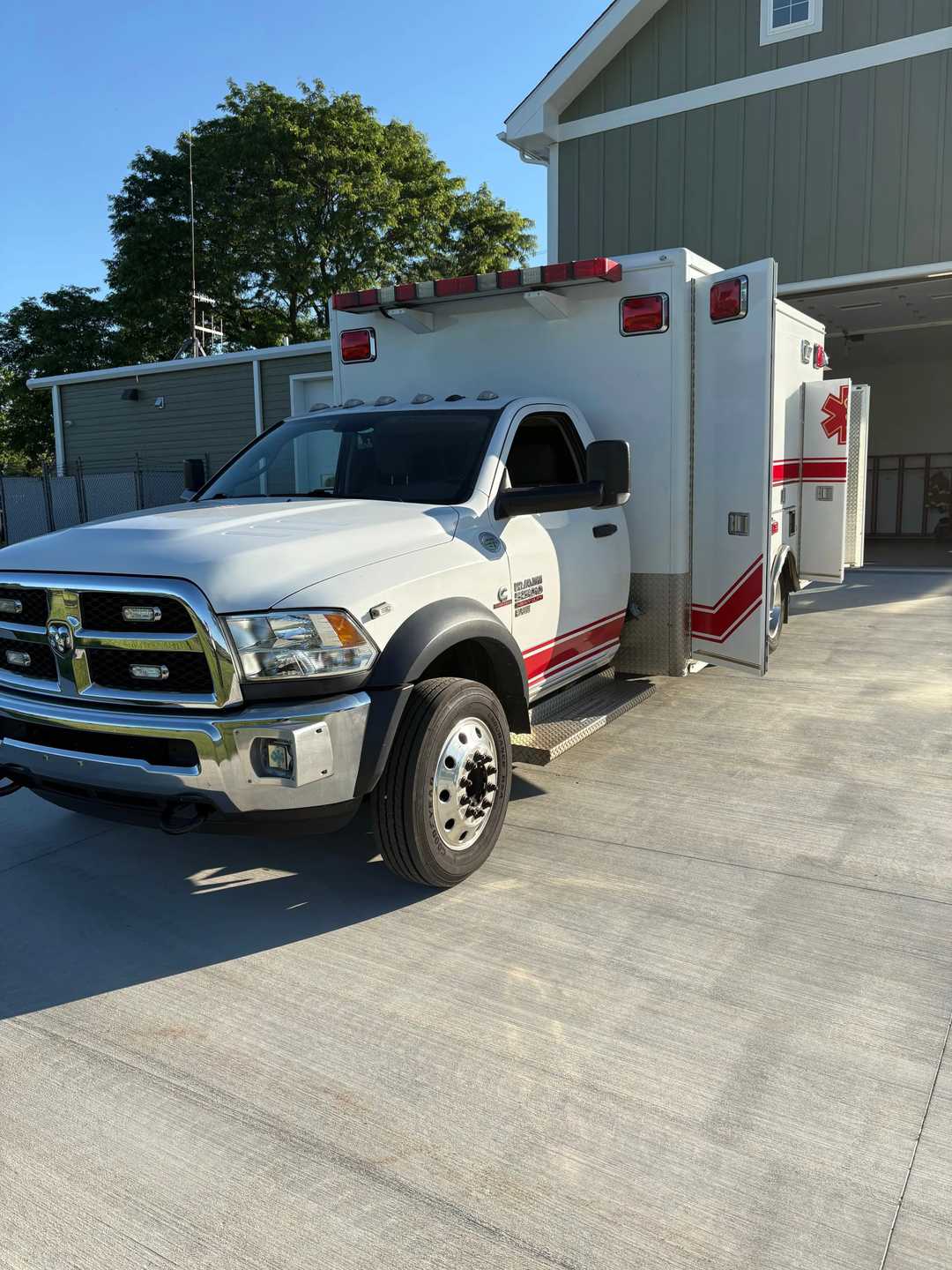2016 LifeLine Dodge 4x4 Ambulance