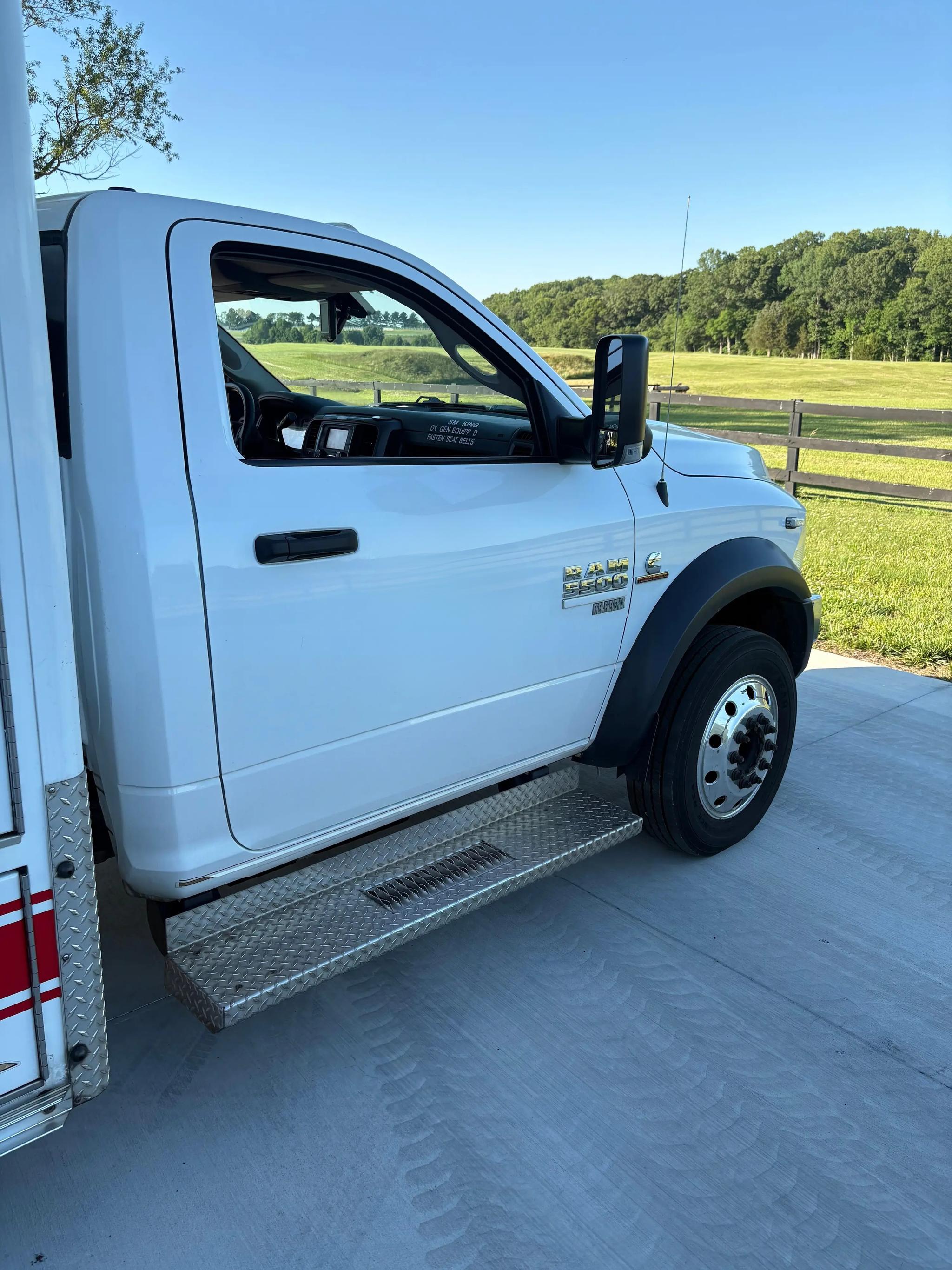 2016 LifeLine Dodge 4x4 Type I Ambulance - image 5