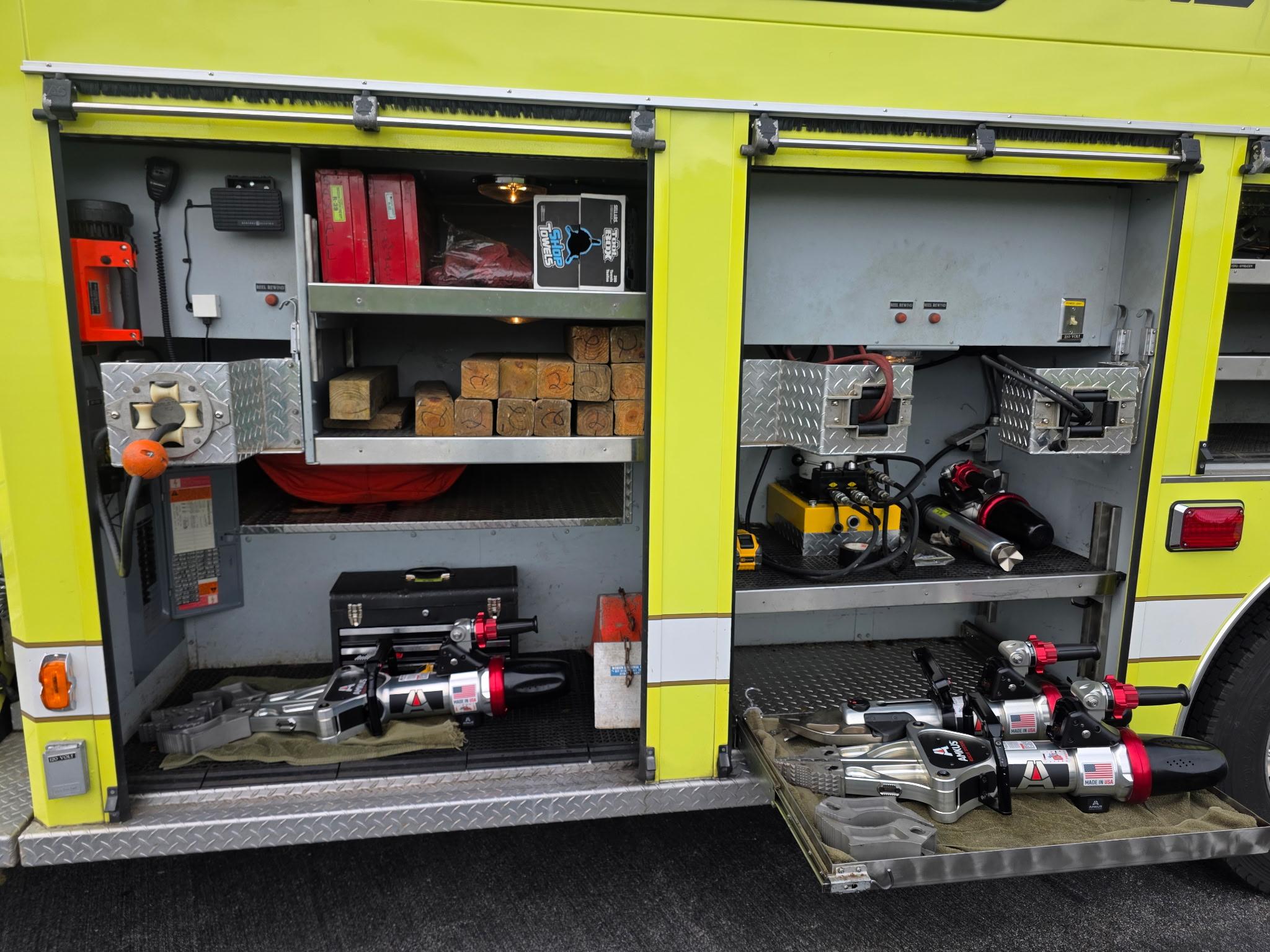 1996 Custom Fire Peterbilt Heavy Rescue - image 11