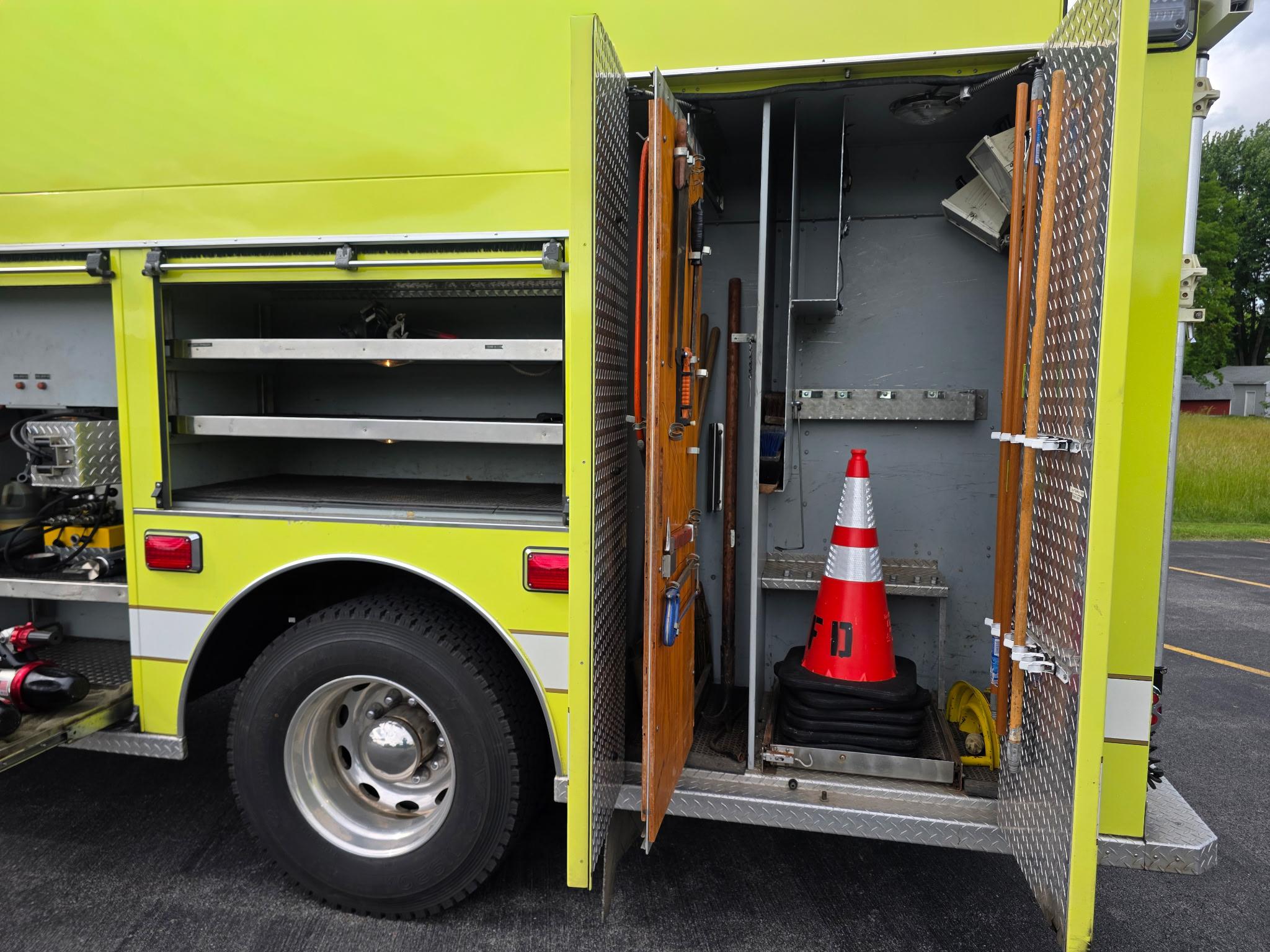 1996 Custom Fire Peterbilt Heavy Rescue - image 12