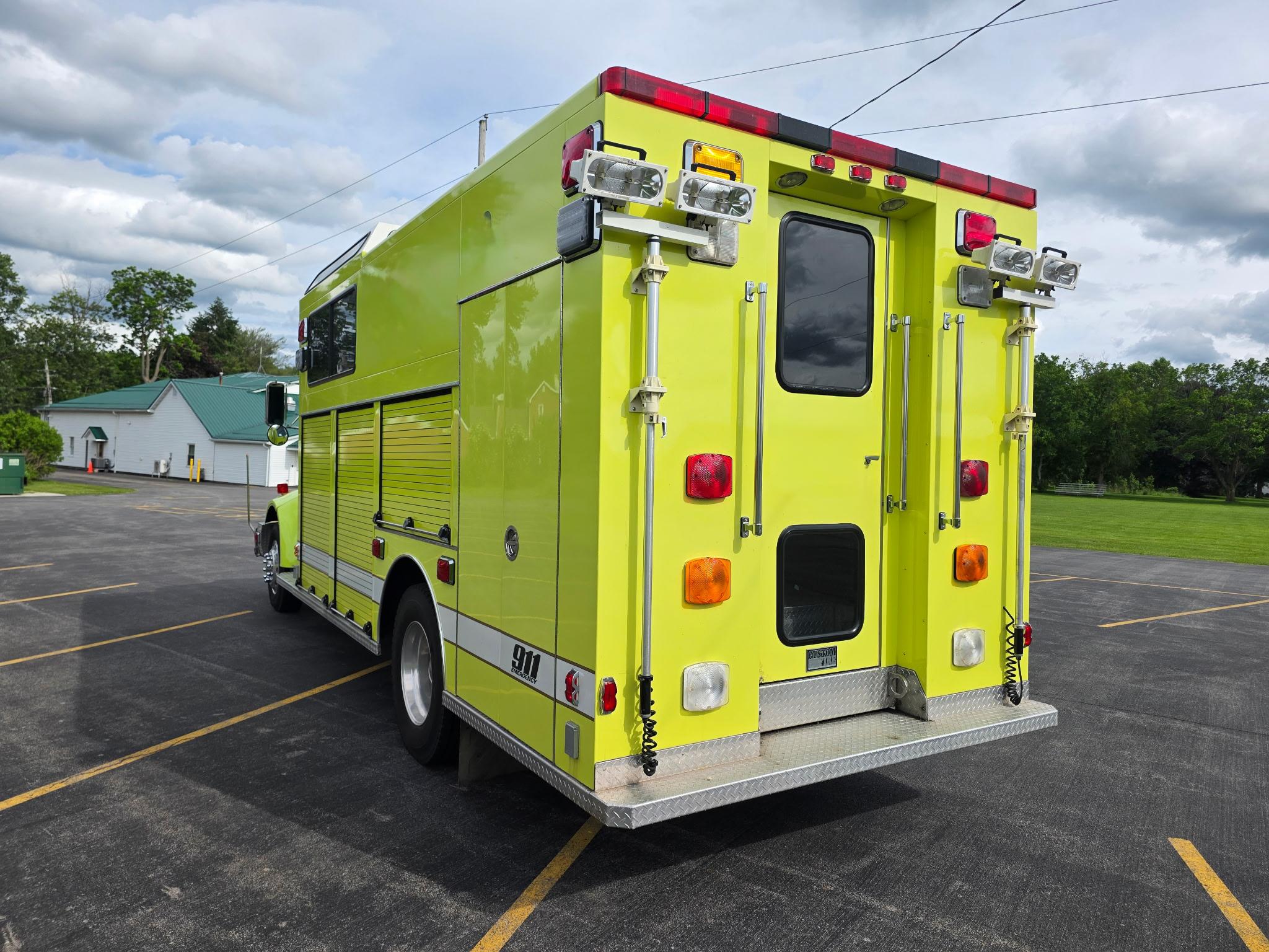 1996 Custom Fire Peterbilt Heavy Rescue - image 10