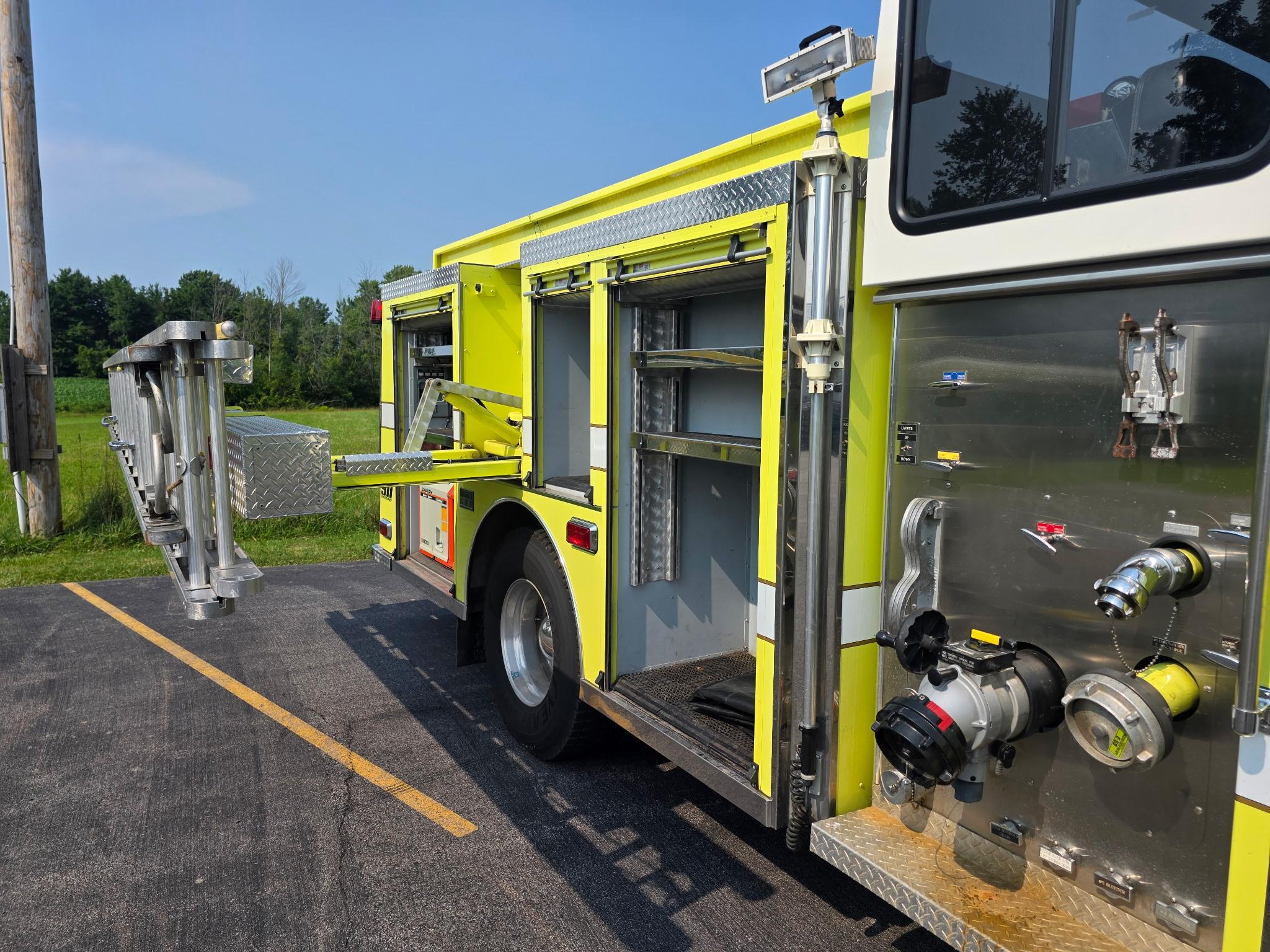 1999 Custom Fire Peterbilt Pumper - image 12