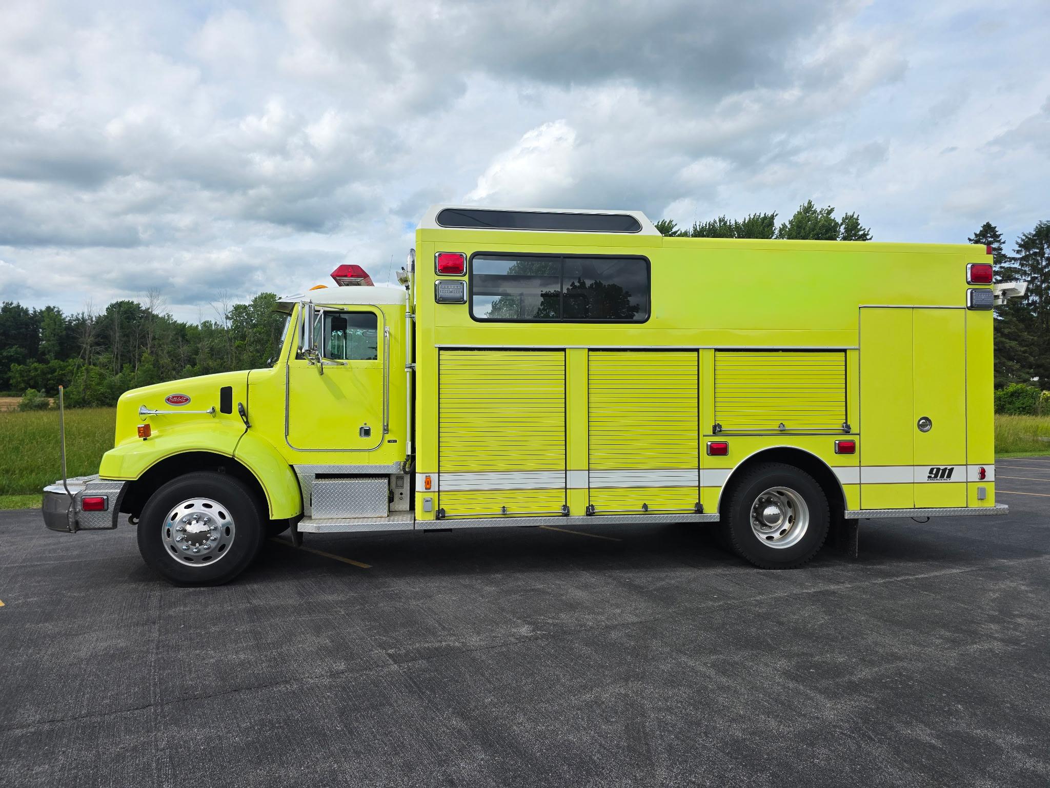 1996 Custom Fire Peterbilt Heavy Rescue - image 2
