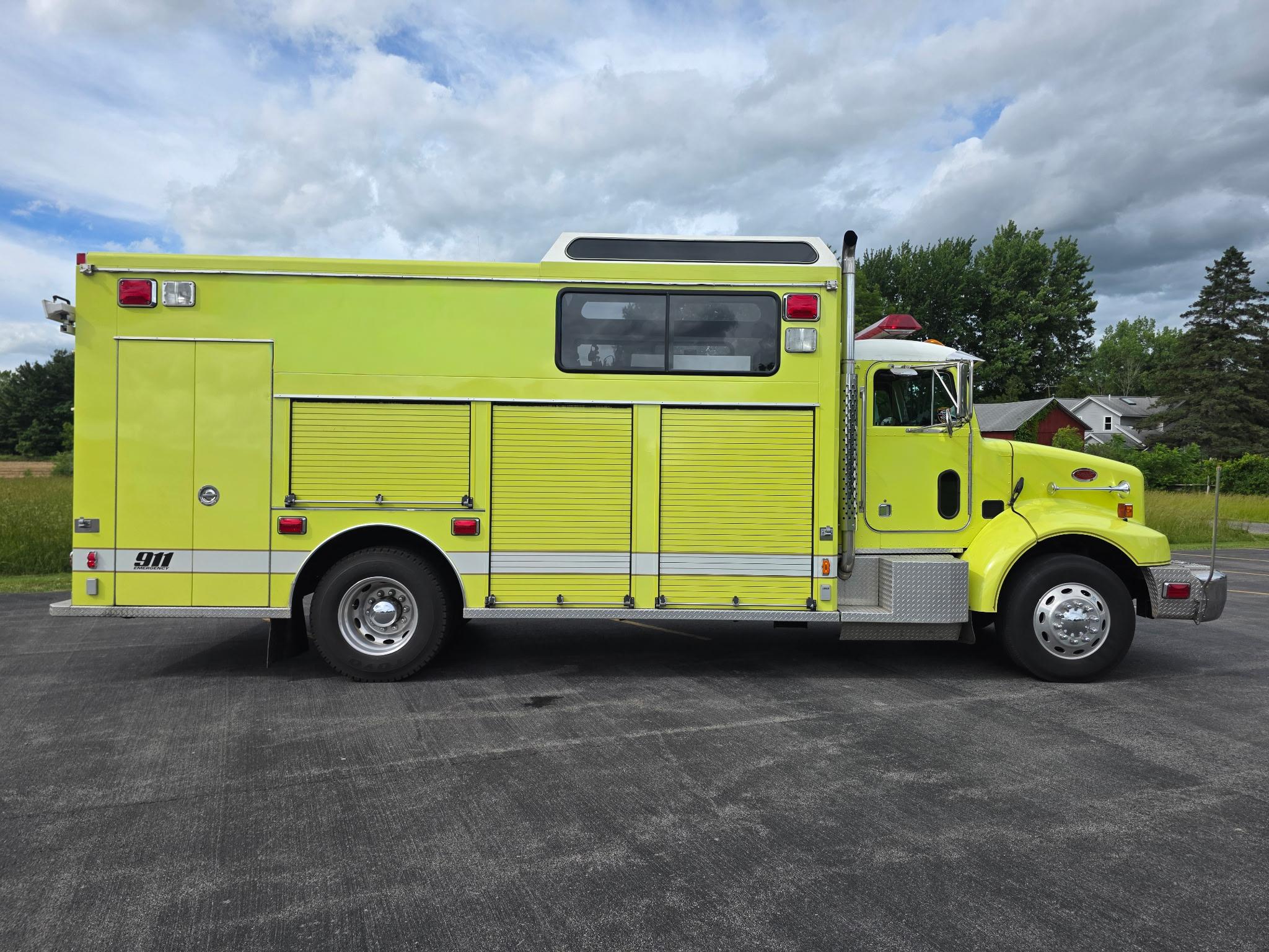 1996 Custom Fire Peterbilt Heavy Rescue - image 7