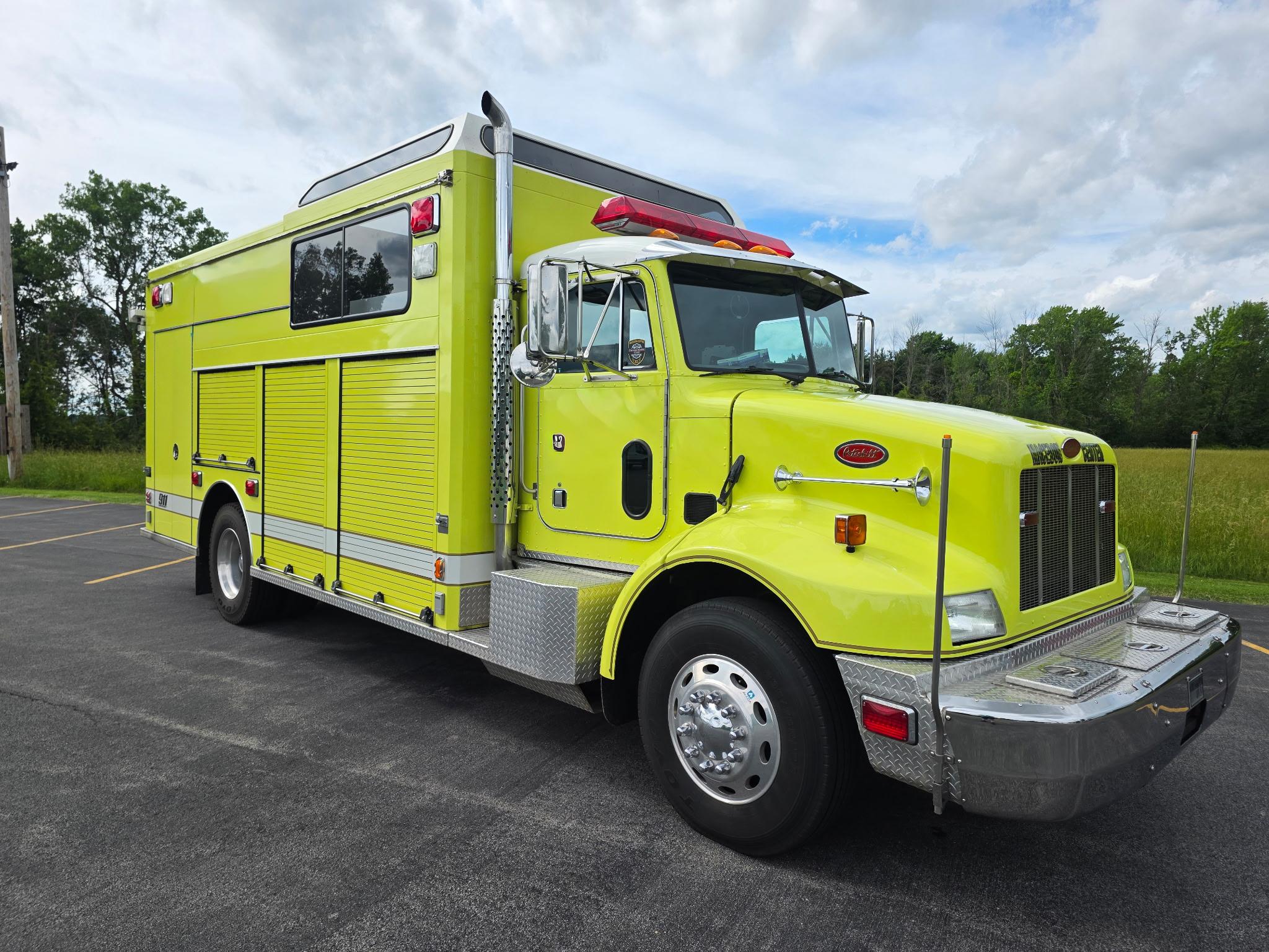 1996 Custom Fire Peterbilt Heavy Rescue - image 1