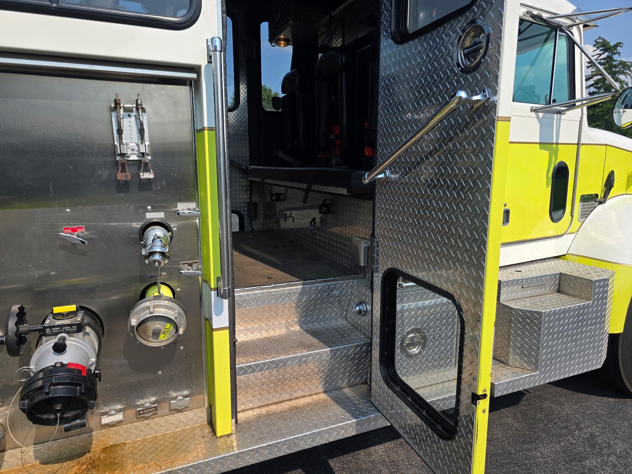 1999 Custom Fire Peterbilt Pumper - image 14