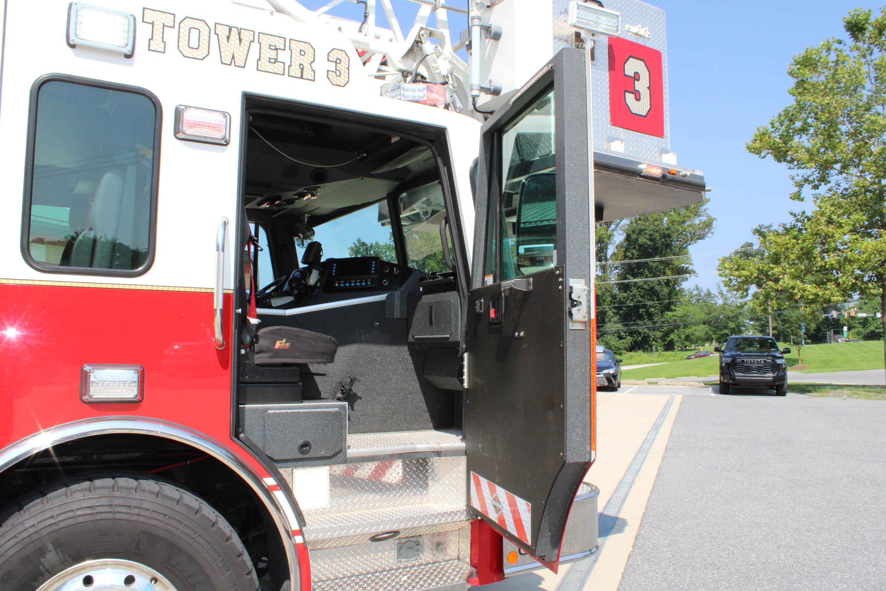 2012 Rosenbauer Spartan 104' Aerial - image 9