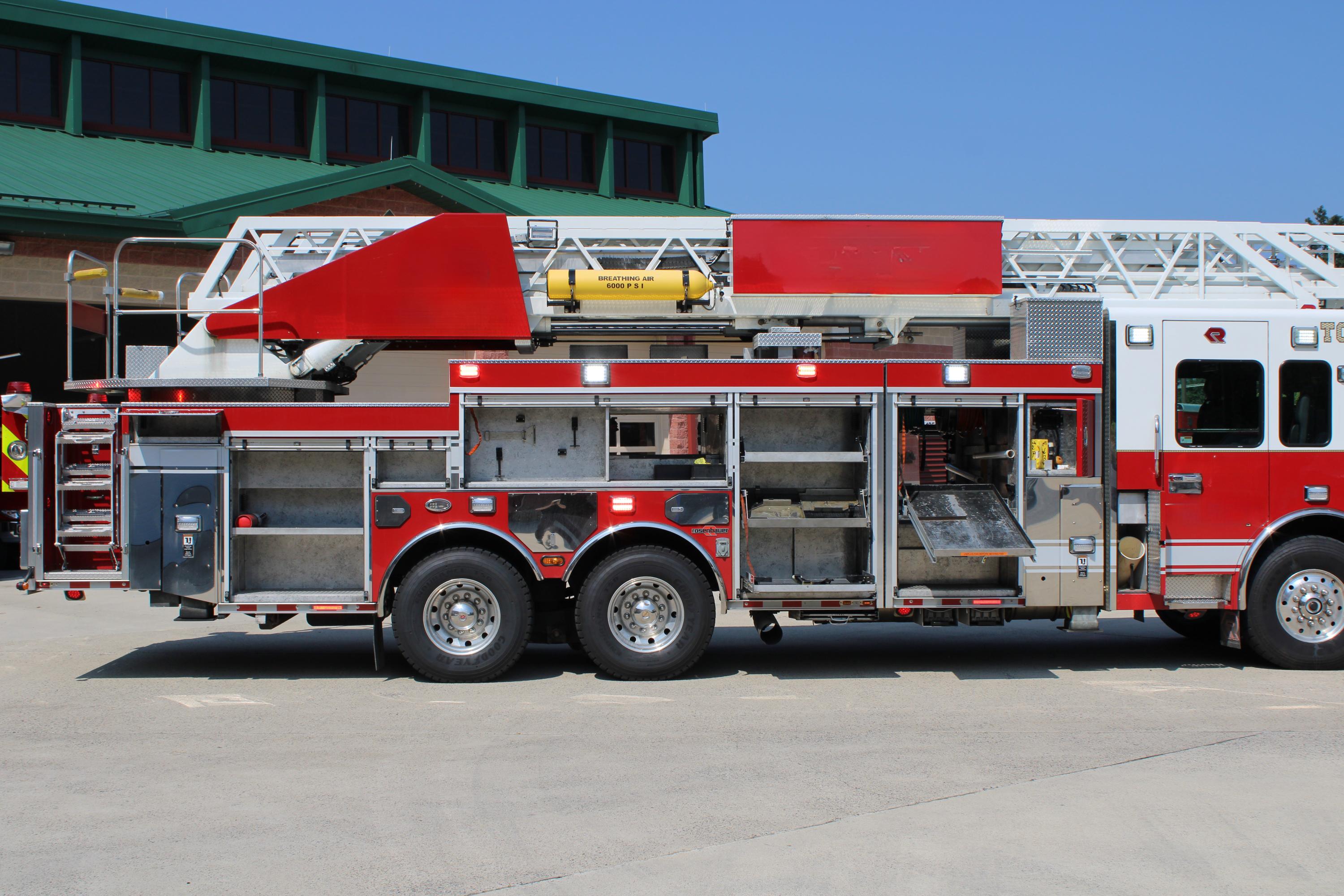 2012 Rosenbauer Spartan 104' Aerial - image 8